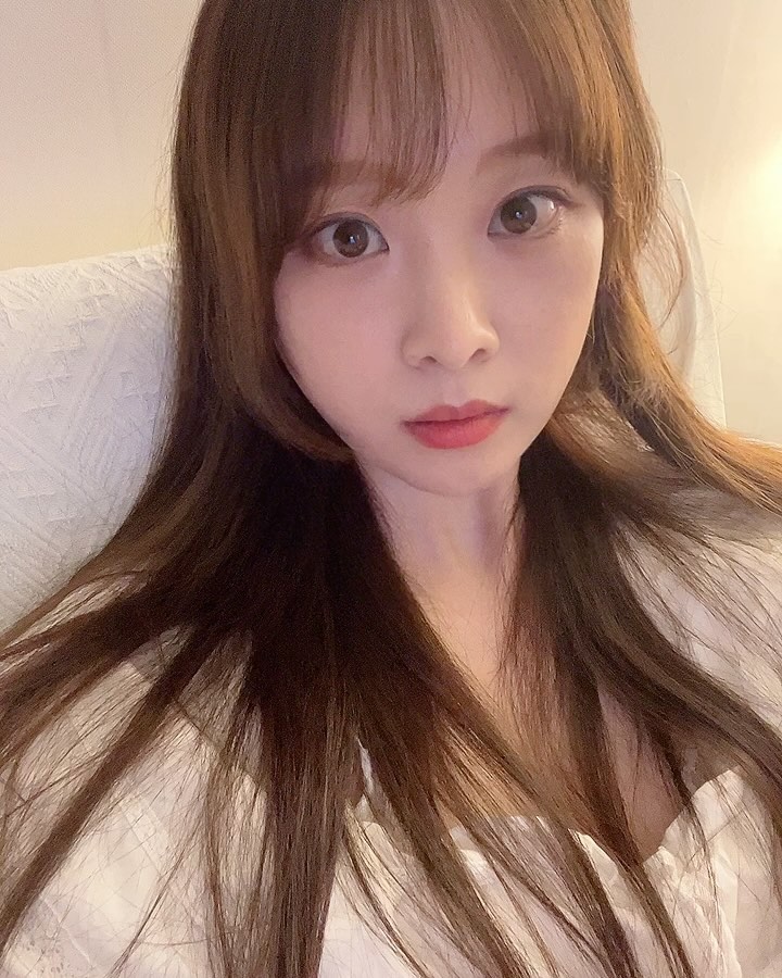 5월 1째 주 기록: 반성을 많이 했던 한주였어요. 심장에서 환호성이 나올만큼 좋은 말들도 많이 들었고... 여러 방면으로 잘 해낸 것들에 대해서는 뿌듯하기도 했지만... 스스로 질책을 많이 하다 보니. 때론 위로나 따뜻한 말이 필요하기도 했는데요. 속 이야기는 잘 오픈하지 않다 보니 그런 말들을 들을 일은 잘 없었고. 셀프 질책 셀프 반성 셀프 위로를 잘하는 사람이 되고 있....ㅇ...을까요...

* 갈색 머리는 곧 끝입니다. 제 갈색 머리는 이번주에만 볼 수 있을 겁니다. 바꿔야한대요.