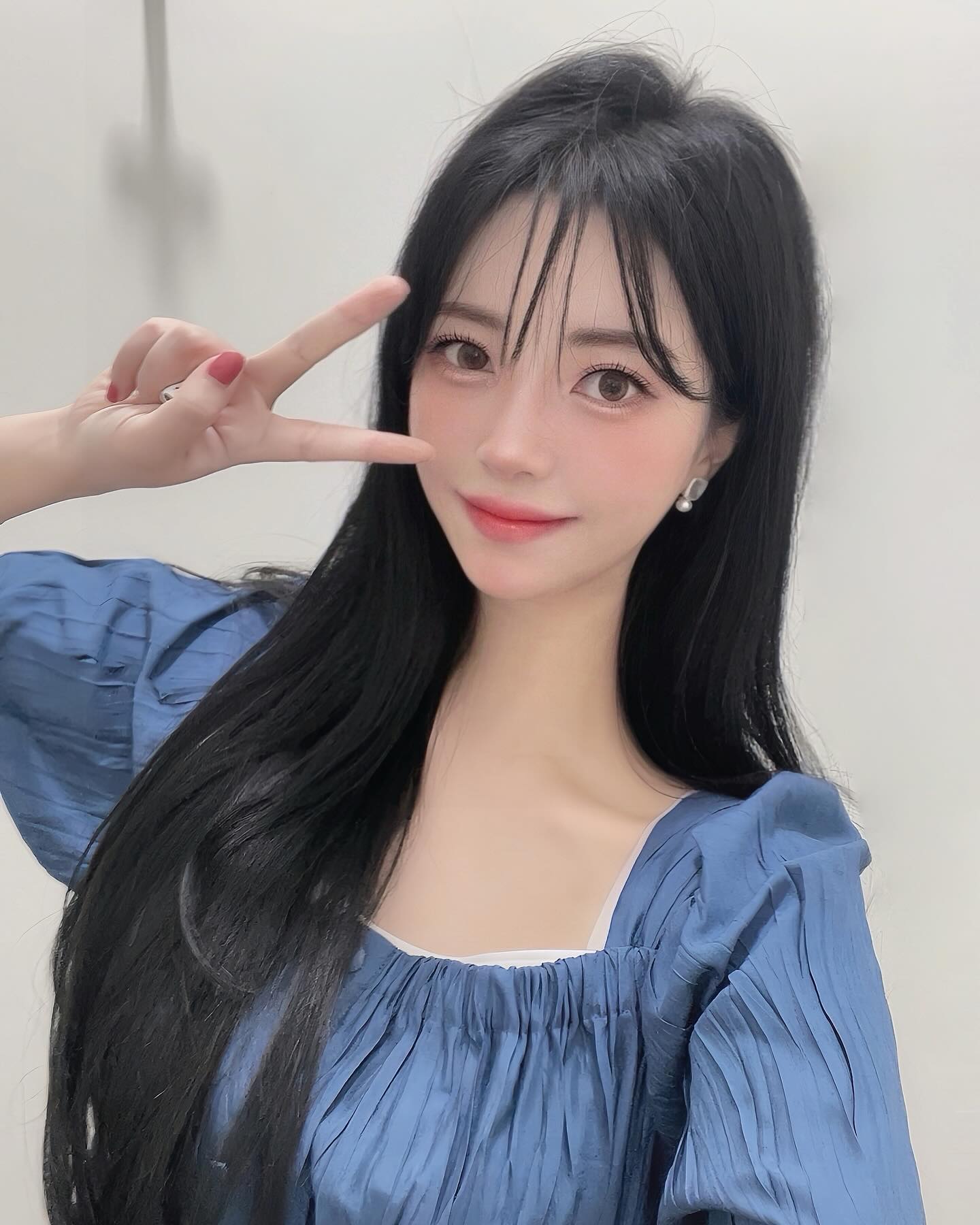 #눈썹문신 4일차 vs 하고난 직후인데 완전 자연스럽고..
지워지지도 않아서.. 진짜 눈썹 위로는 화장 아예 안한다..
금손 대표님 최고!! 모양도 쓱쓱 삭삭 잘 잡아주시고
어주 맘에드러요 ㅠㅠㅠㅠㅠㅠ🤍🥹 왜 이제했지..?
.
.
.
.
#셀카#셀스타그램#얼스타그램#좋반#좋아요반사#릴스#selfie#selca#liker#l4l#reels