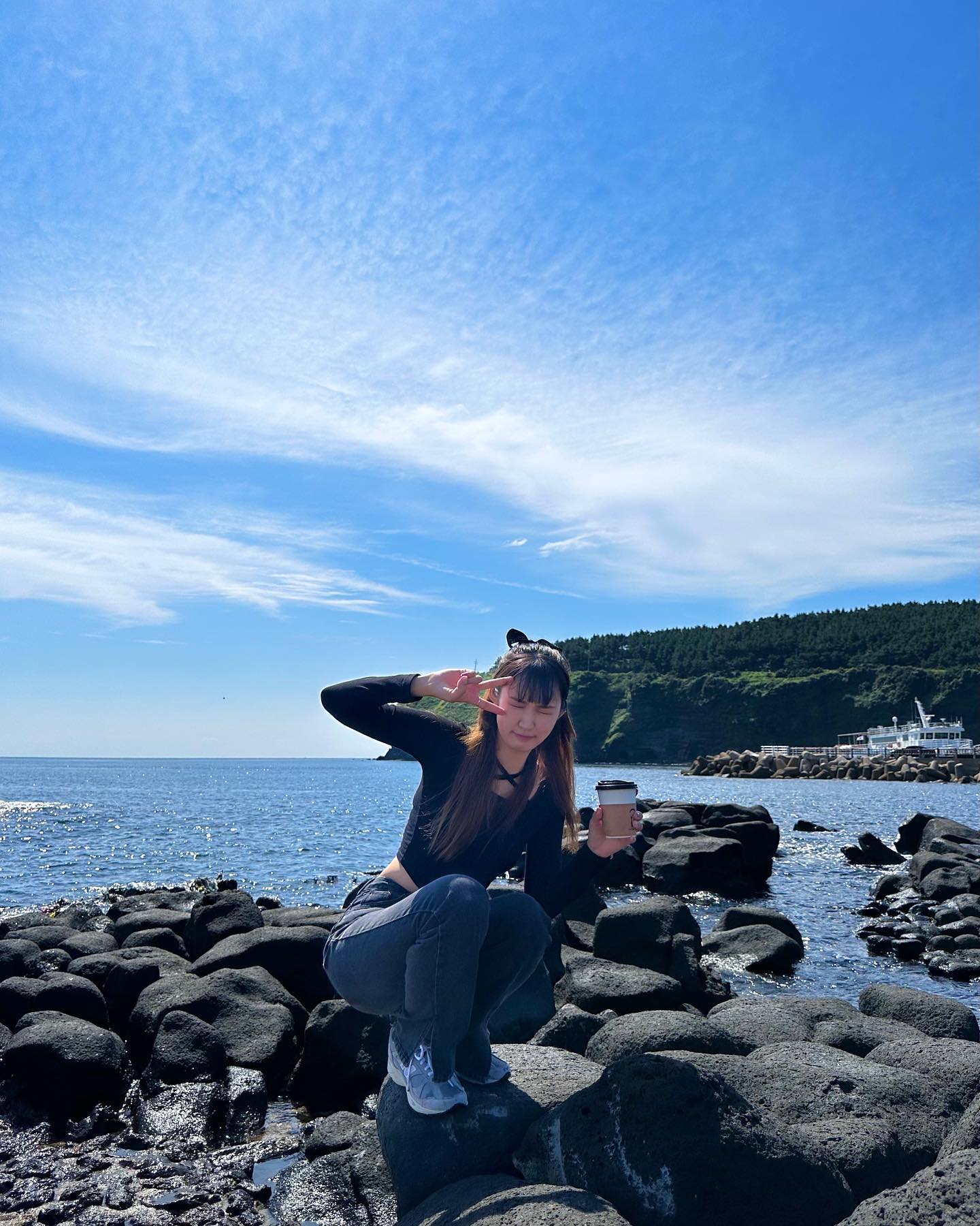 조용히 제주도를 다녀온 흔적😶
제주도에 누가 집 하나만 빌려주면 좋겠다
한달만 쓰고 돌려줄게요ㅠ 

#포토스팟 #핫플 #오오티디 #셀피 #selfie #여행 #daily #데일리룩 #dailylook #소통 #좋아요 #전신샷 #제주도 #제주여행 #제주핫플 #사계해변 #마라도 #제주 #제주랜디스도넛