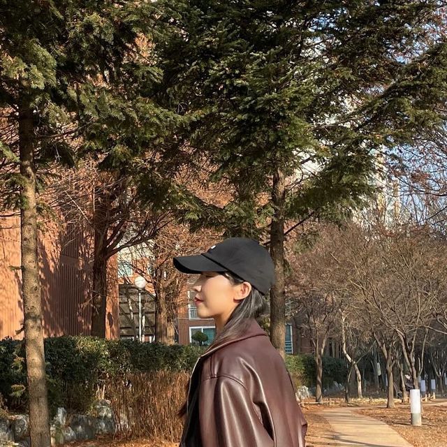 람이 on Instagram: "#광고 @vivabrown_official [비바브라운(VIVABROWN)] 85-VIVA008 ‘커브드 숏 레더 자켓’ 친환경적인 비건 레더 소재로 레더 특유의 질감을 살리면서 부드러운 터치감과 뛰어난