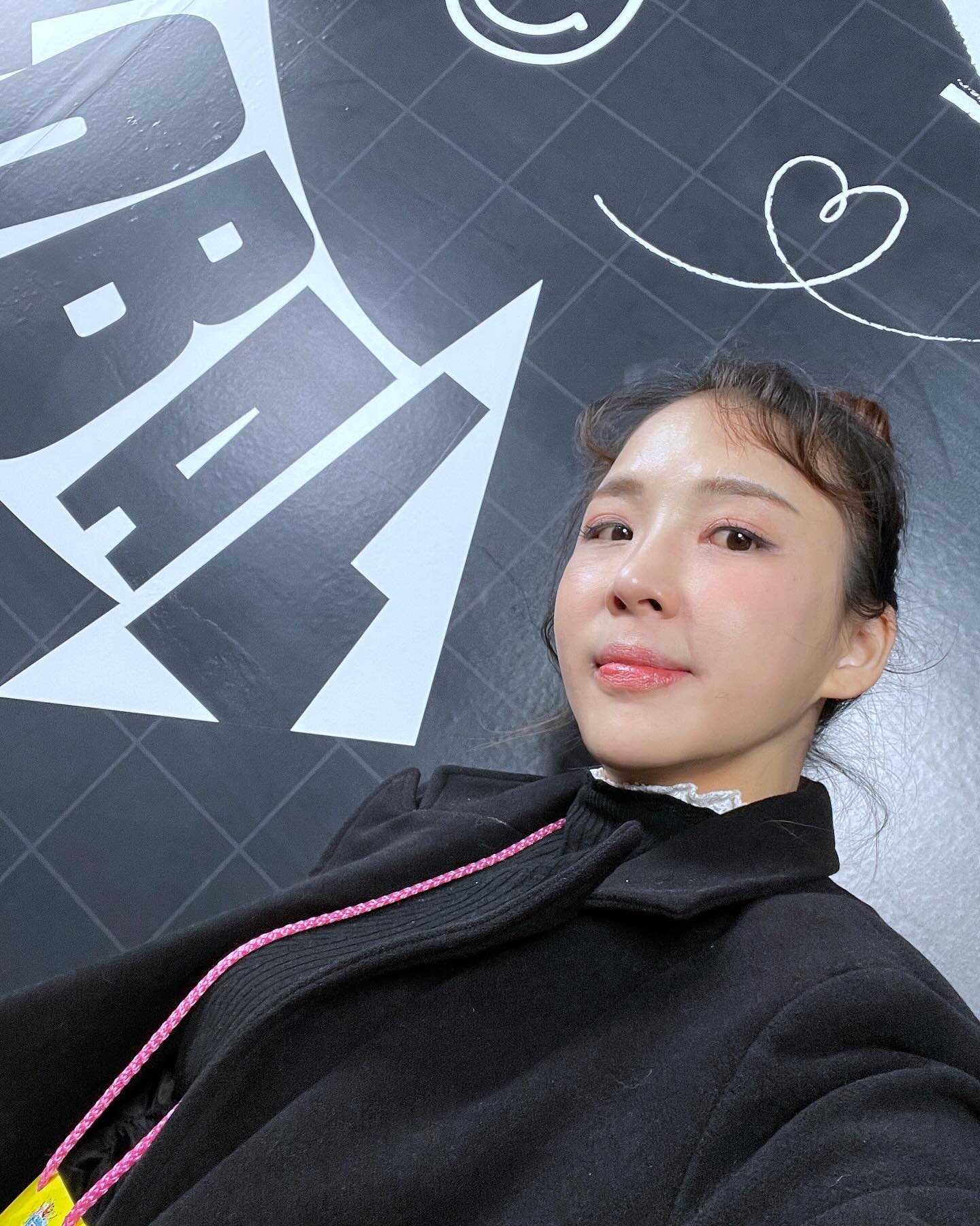 요즘 사람들 나한테 인삿말 맞춘 듯.

“피곤해보여”

피곤하지만 쉬지 못하는 인간.. 웃프네요🤣

수원에서 #크리에이터 행사 하고 있어요
글로벌이라 행사 다채로운데 홍보가 많이 안된 듯해서 조금 아쉽!!
가까이 계신 분들은 놀러오세요~

#현생개빡셈 #다음생은태어나지말자 #일요일 #셀카
