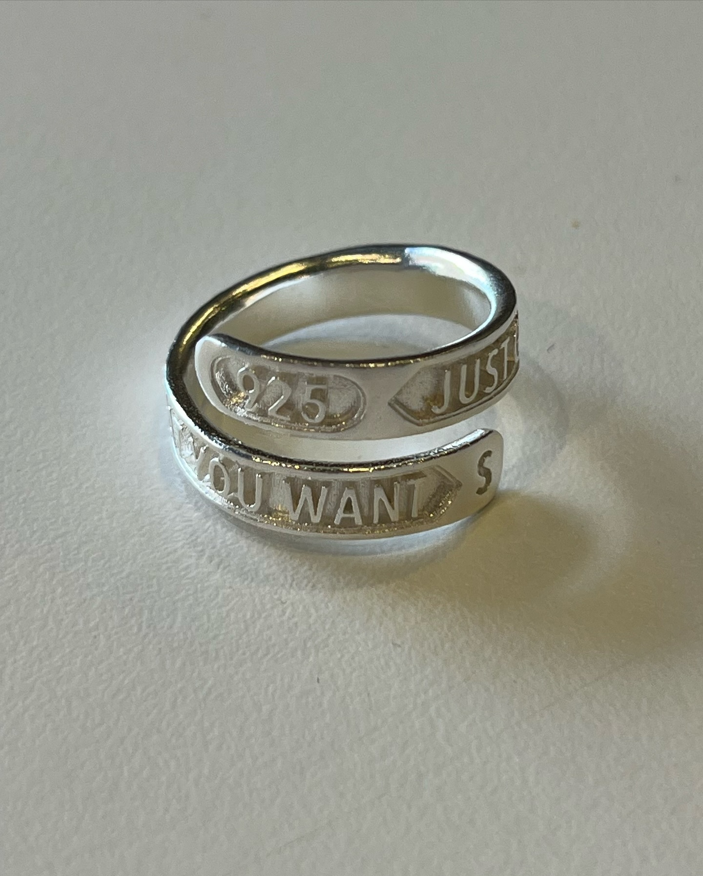 요즘은 요런 젠더리스가 맘에 들도라 👀✨
kavka.co.kr Unleash Ring 〰️🤍