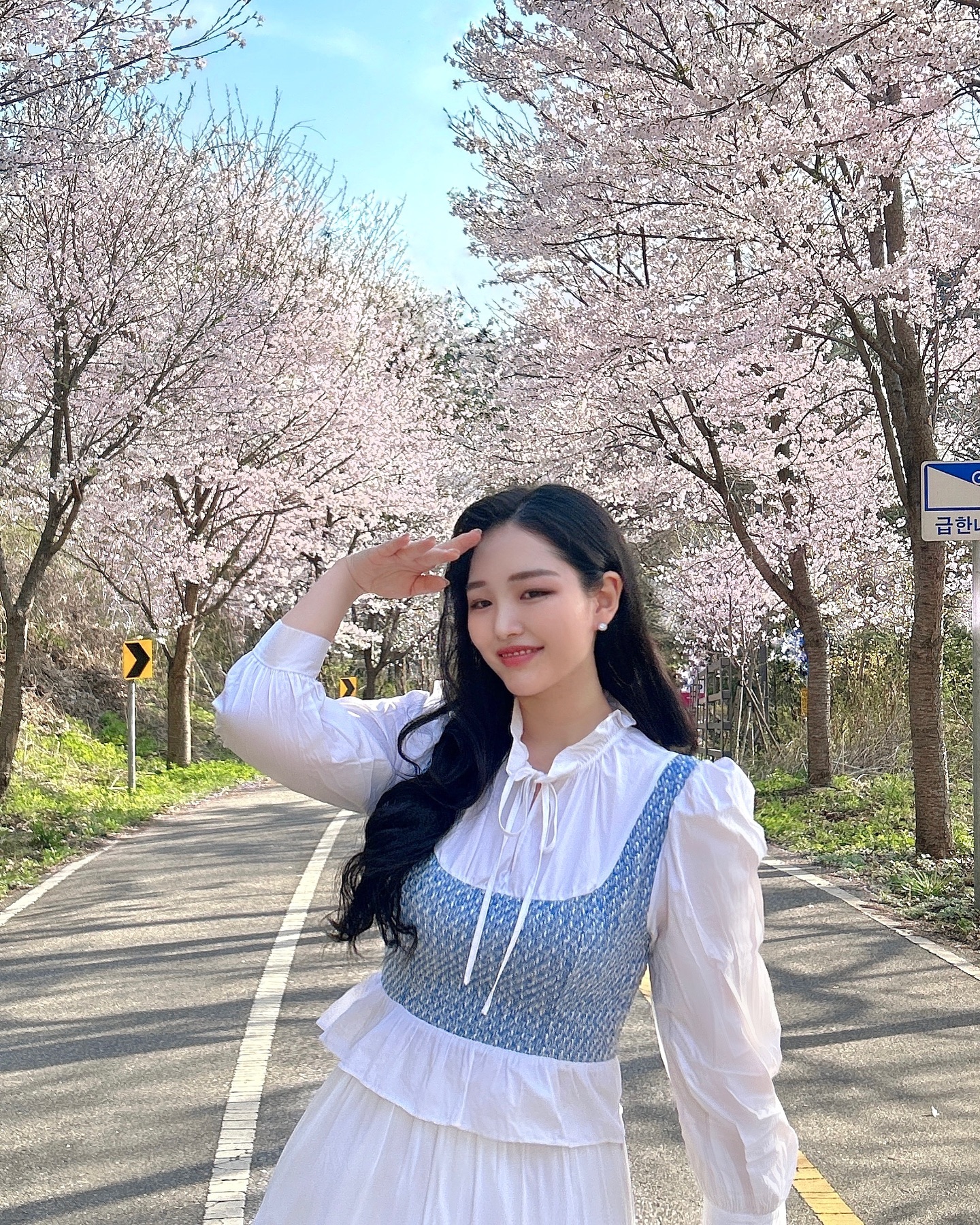 맛있는 닭볶음탕, 불타오르는 하트볶음밥,
따뜻한 날씨에 예쁜 벚꽃길까지🌸🌸

+사진도 건지고 내기도 이겼다?!🥰🥰

_
#가평 #가평벚꽃 
#햄볶아요