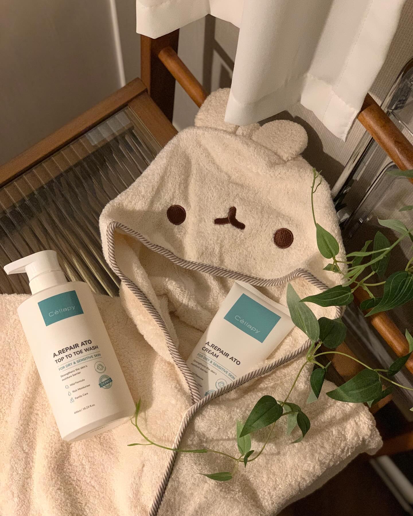 #협찬 cellapy.official

피부과 입점 브랜드 셀라피! 완전 신뢰도가 넘쳐나요~~
저도 기초 사용중인데 이번에 몰랑이에디션..🩵
울애기두 함께!

아이들이 좋아하는 귀여운 몰랑이와 셀라피 온가족 바디케어 아토라인 콜라보 크림+워시+샤워가운 기획세트 쨔란!!

안자극 테스트를 받아서 눈 자극에 걱정이 없는 탑투토 워시라 아이가 정말 좋아하고~ 거부감이없어해요!
건조에 의한 가려움 완화에 좋은 크림.. 요즘같이 금방 건조해지고 가려워 긁는 아이들에게 강추입니당!!
거기에~~
퀄리티넘치고 도톰하고 흡수 빠른 무연사 원단에 샤워가운~
몰랑이 캐릭터를 입힌 넉넉한 후드st..👏🏻
자극이 덜한 면/마 혼방 100% 내추럴 소재로 제작해 안심하고 둘러준답니당~~!

셀라피 공식몰 신규가입 시, 탑투토 워시 첫 구매 100원 / 매월 무조건 멤버십 50% 쿠폰 지급하니! 꼭 한번 만나보세요😘
.
.
#셀라피 #몰랑이 #영유아처방 #아기보습크림 #태열크림 #침독크림 #가려움완화 #아기바디워시 #탑투토워시 #신생아목욕 #아기샤워가운 #아기목욕가운 #출산선물 #출산선물추천 #신생아선물 #신생아선물추천