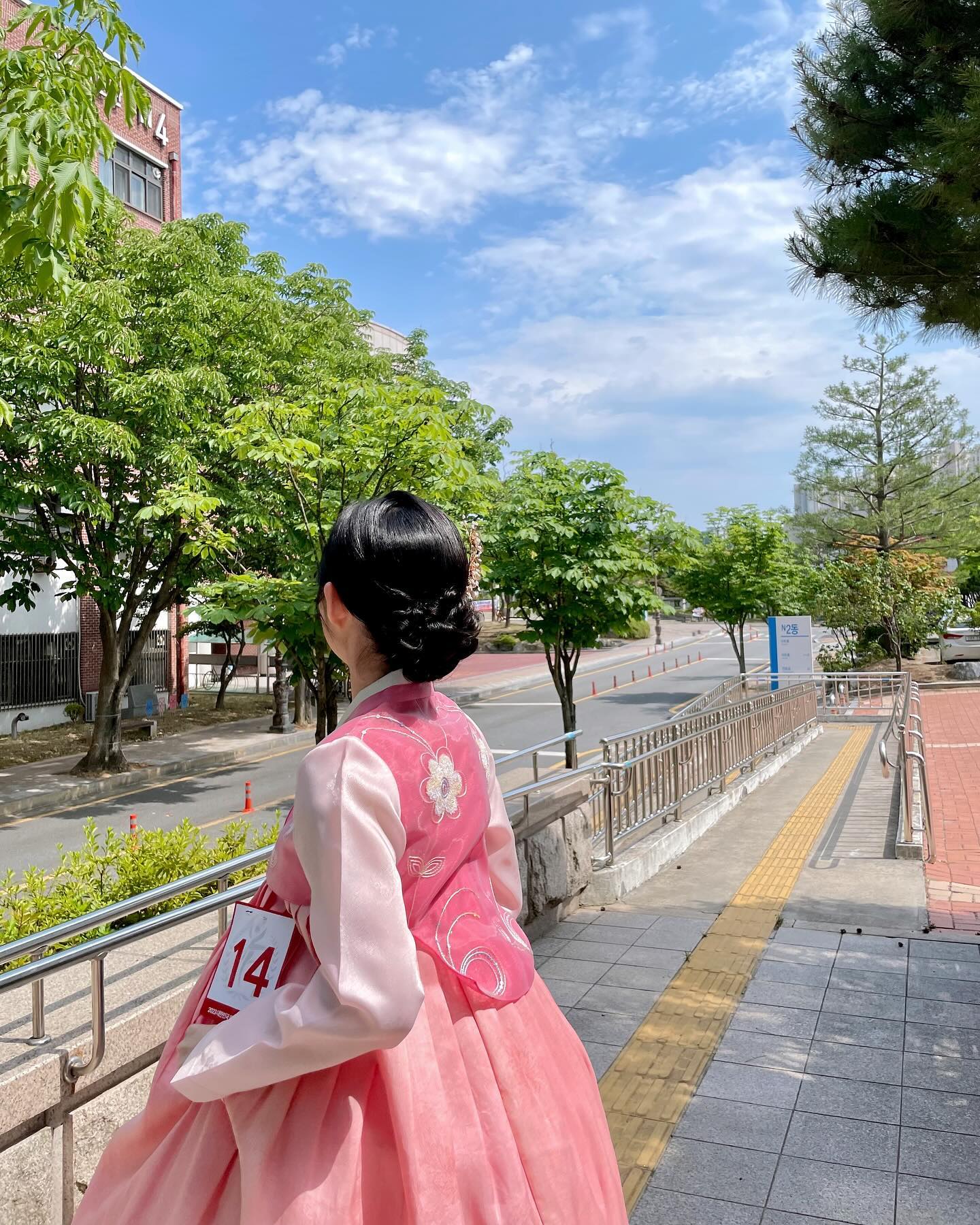 드디어 기록하는 나의 한복모델 도전기✨
예선통과 후 본선까지 갔던 소둥한 경험하게 해준 날 한복입구 언제 또 런웨이 해보게써~~~~~ 다들 한복모델 도전하떼욤 ^__^ 자부심 가득가득한 이쁜 한복 입을 수 있습니다용🎀🩷
#대한민국한복모델선발대회 #대한선