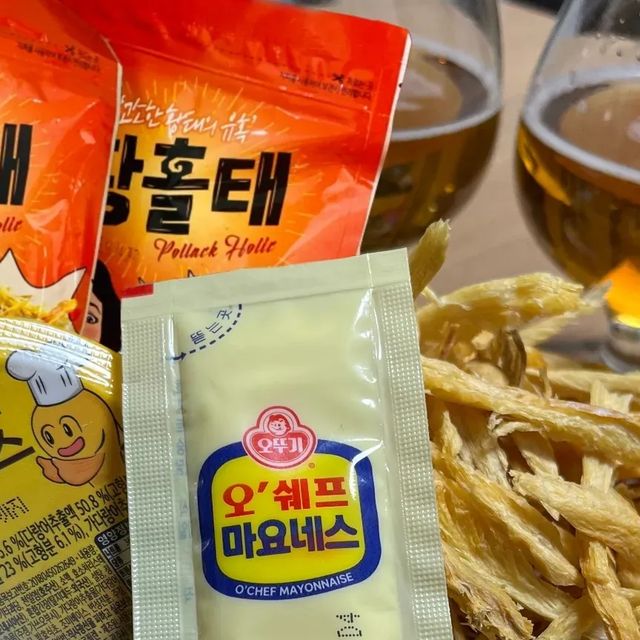 ෆ미효커플ෆ on Instagram: "#광고 맥주랑 찰떡인 황홀태✨🍻 집오는 길에 편의점에서 산 맥주와 함께 먹는 황홀태는 먹태보다 훨씬 바삭하고 너무 맛있네요 ㅠㅠ 마요네즈와 가다랑어 간장