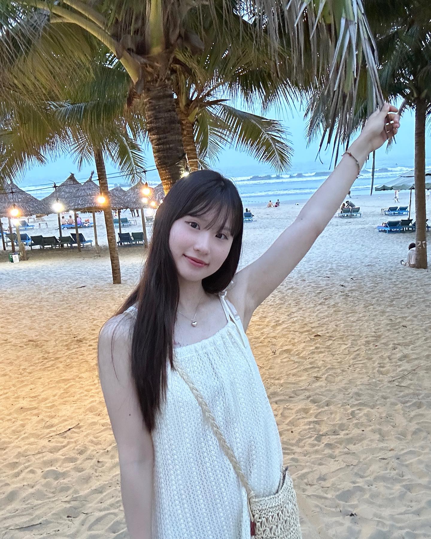 ⠀
코코넛나무랑🌴
.
.
.
⠀
#미케비치 #다낭여행 #mykhebeach #danang