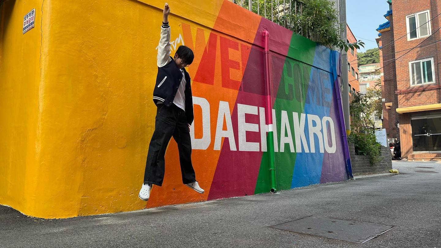 누구보다 멋진 포즈는 못하지만 이상한 포즈는 할 수 있어🕺

‘대학로’니까 학잠 입고감 룰루👨‍🎓

#웰컴대학로 #그린대학로

파워 P의 혼자놀기… 그냥 오늘 갑자기 대학로 가야지 함