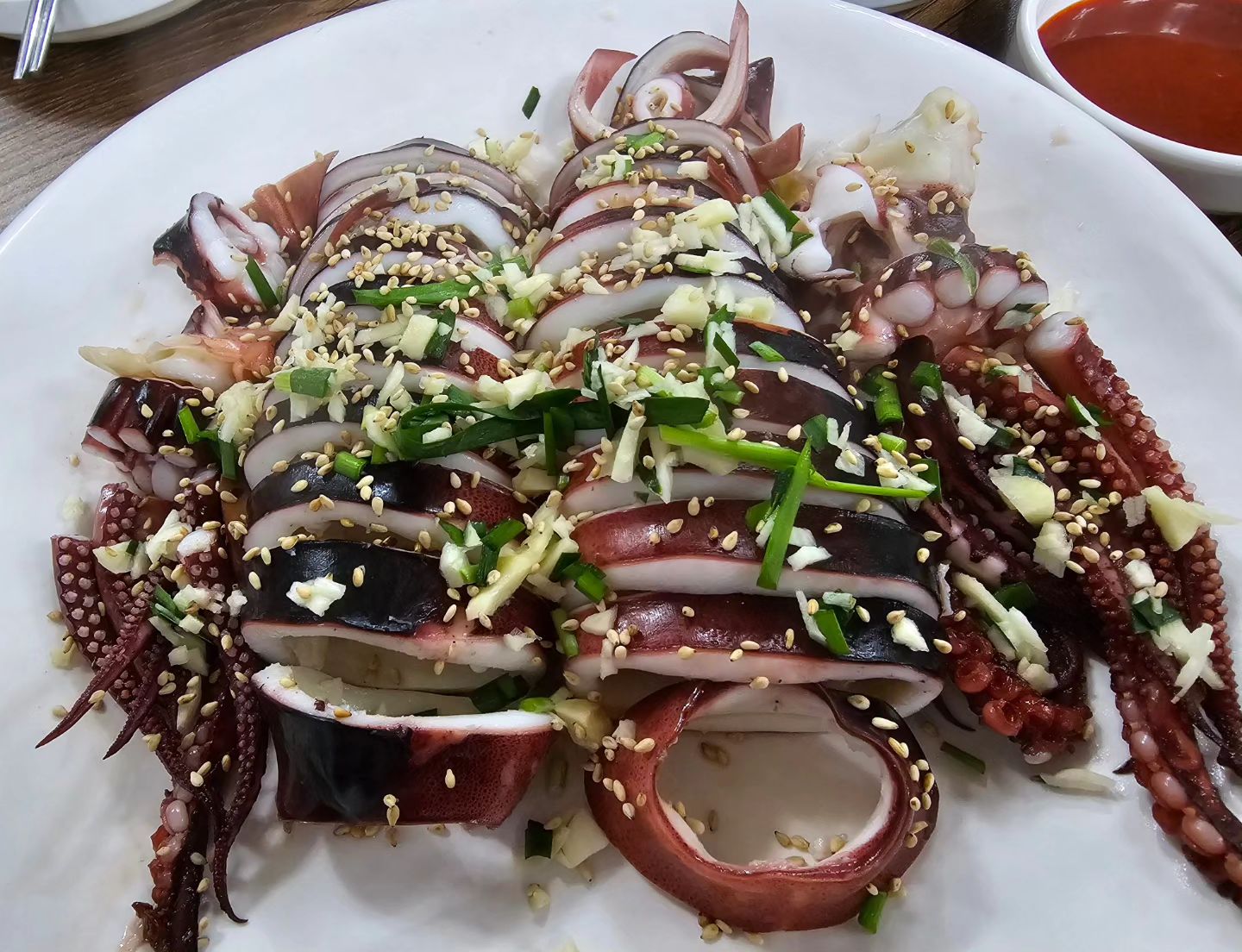 장유에서
오늘은 좋은분들과 함께!

오징어숙회
명란알과 오이 그리고 마요.
국물닭도리탕!

죽인다.

너무 좋은 멤버.

술이 술술!

#오징어숙회
#명란알
#국물닭도리탕
#죽인다
#좋다
#멤버
#술이술술
#장유술집
#장유에서한잔
#감사합니다
#12월에
#또간다