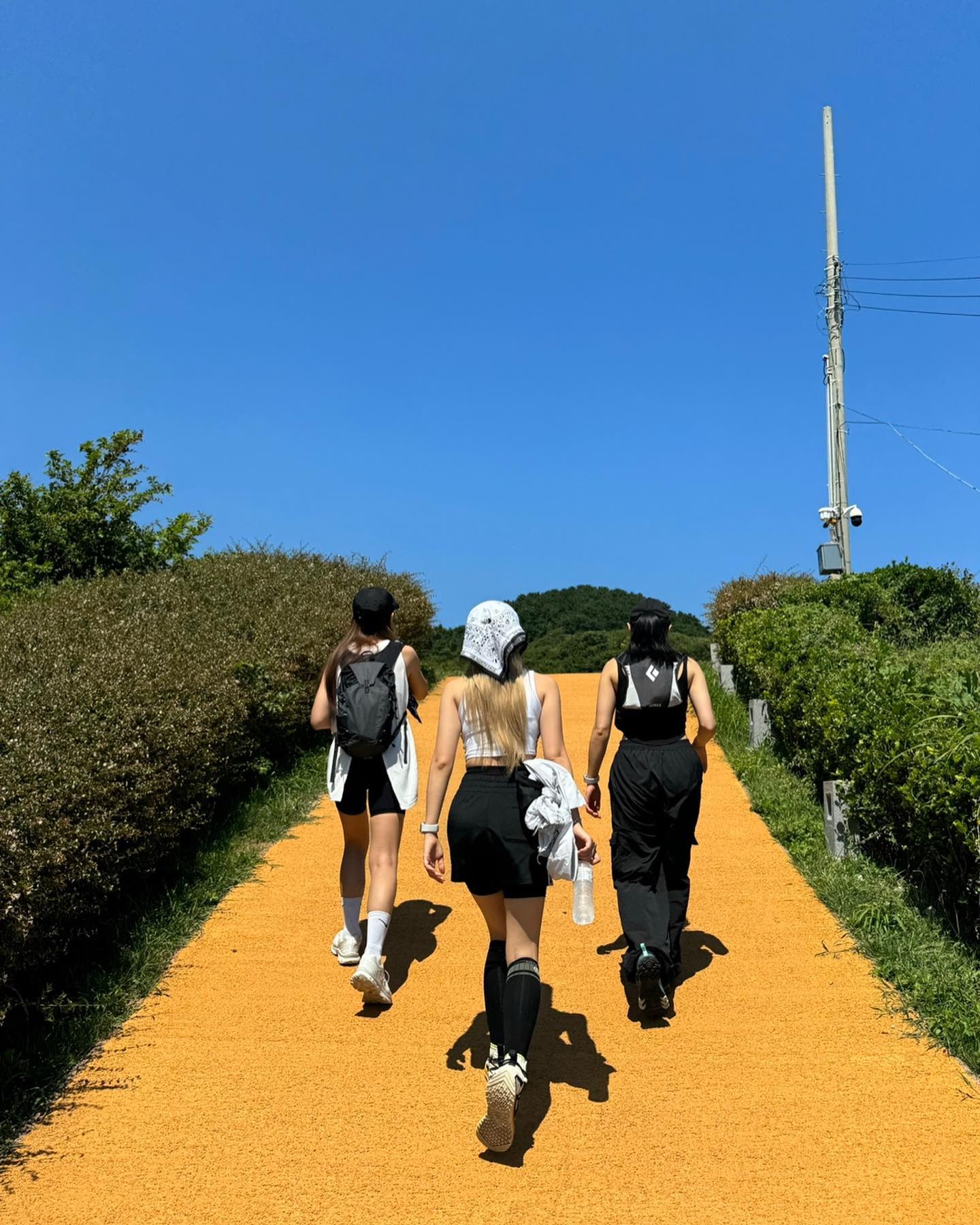 team.DOSUNG🤍🩵🩶
⛰️🏃🏻‍♀️🎿🏊🏻‍♂️🏟️🎳🏕️🎤🎶📸
(같이 안하는 거 찾는게 더 쉽겠네 우리 ?)