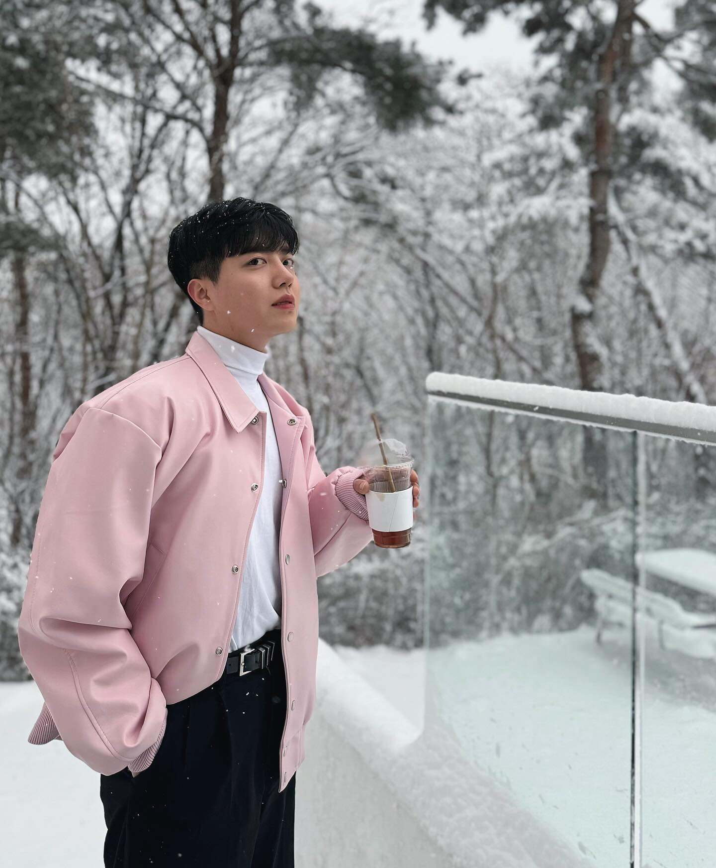 올해 눈 실컷본1인 나야나 ☃️

📍양평 오늘제빵소 x 카포레
-
경기도 양평군 강하면 강남로 458 1층
10:00 - 20:00 (연중무휴)

갤러리 전시회 입장권 (음료포함)
- 성인 8,000원 - 어린이 5,000원

👋🏻 참고로 빵맛집이라 빵은 꼭 드시는걸추천 
👋🏻 뷰가 좋아서 눈멍, 물멍 때리기 좋음! 
.
.
#양평가볼만한곳 #양평카페 
#카포레 #오늘제빵소 #cafore