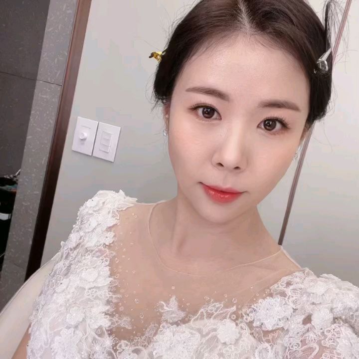 남펴니랑 사진첩 구경하다
이때에 내 턱라인 어디갔니
이때에 나는 없.... 나 결혼식 또하고싶다고 ㅋㅋㅋㅋㅋㅋㅋㅋㅋ

벌써 3년전....자자 출근준비해야지......