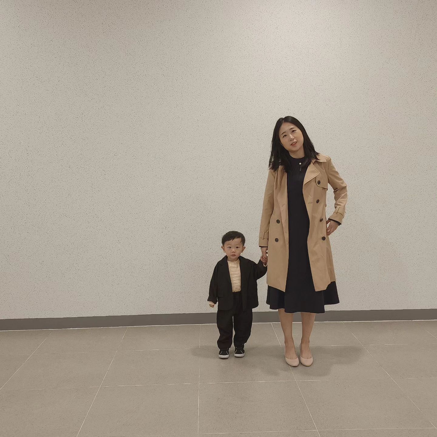 돌잔치 가느라 멋부려봤다온
내 남친 경조사 룩 ❤️ 

남친이 잘생겨서 백 없어도
자신감 뿜뿜하지