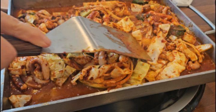 #협찬
#수원스타필드맛집
#화서역맛집
#화서역낙지
#낙지대감
#낙지철판볶음밥

🍽 경기도 수원시 팔달구 화서동 680-3
  031-269-0227
  낙지대감 화서역점

🍯수원시 모범음식점 
  스타필드 주차장 이용 가능
  보리강정 서비스
  계란찜 서비스
  매콤한 낙지 볶음
  단체손님 넉넉한 공간
  낙지.오징어.고추장.고춧가루 국내산
  철판볶음밥 3,000원 추가