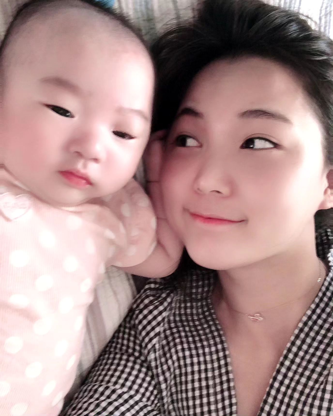 원래 내애기 아니면 이렇게 빨리크는거죠???

이렇게 쪼꼬미가 엄청 커버렸네🤣