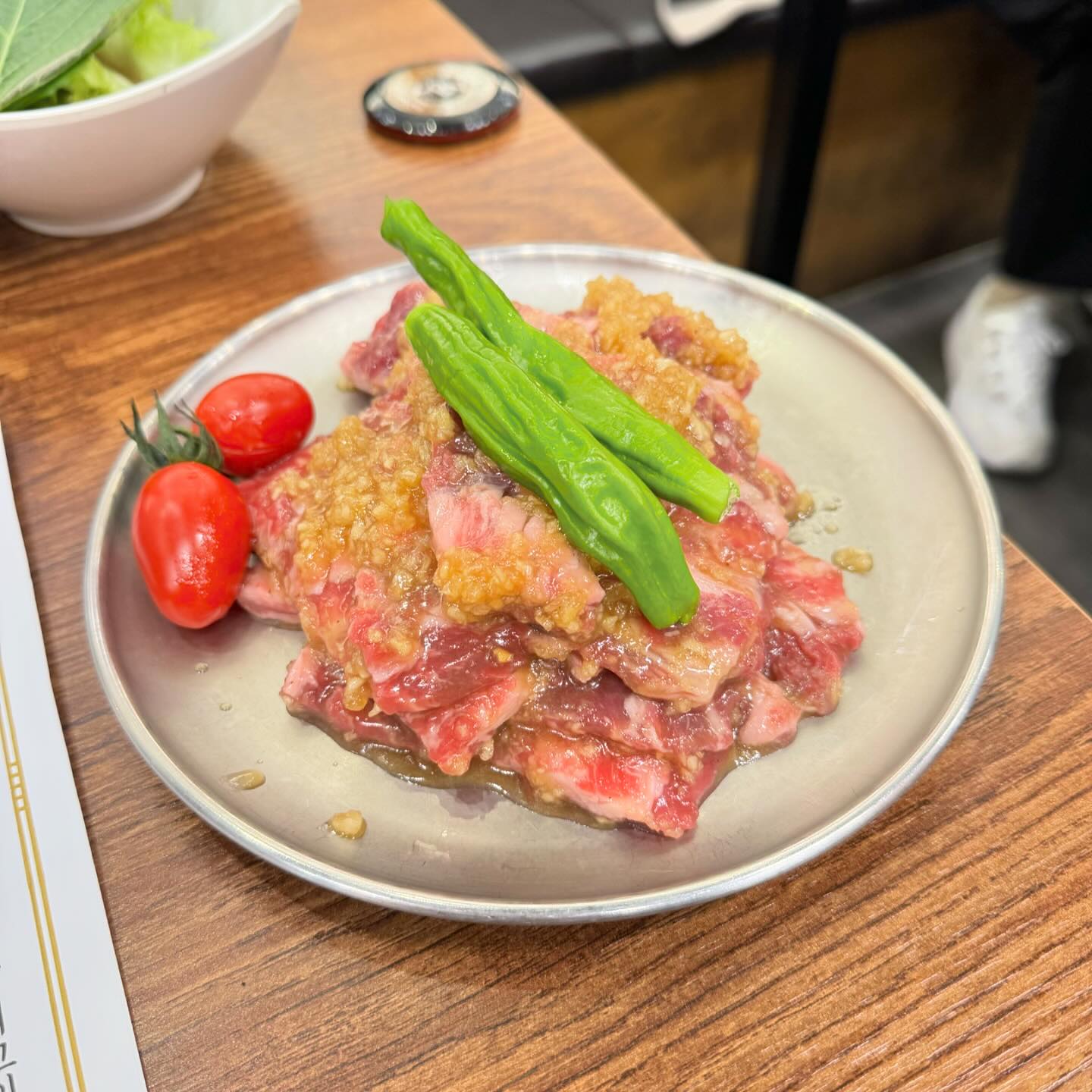 오늘은 몸보신이 필요할 것 같아서 소를 좀 먹어야겠더라고요 ㅎㅎ
그래서 인덕원에 위치한 소갈빗살 맛집인 #두툼한가안양인덕원본점 에 방문했어요 

🔸소양념갈비살 2인분 38,000원
🔸두툼 껍데기 1인분 10,000원
🔸갓 지은 밥 3,000원
🔸제로콜라 2,000원

고기가 엄청 부드러워서 입에서 살살 녹아요!🤤
게다가 양념이 잘 베여서 맛이 너무 좋답니다
신랑이랑 저랑 둘 다 한입 먹자마자 눈이 띠용~~👀

갓 지은 밥도 주문했는데 밥솥 통째로 주시더라고요?
엄청 신박하면서 갓 지은 밥이라 맛도 좋고 심지어 양도 많아서 둘이 배 터지게 먹었어요 ㅎㅎ
서비스 된장찌개까지 완벽한 조합이예요👍

두툼한가는 생생정보 방영된 맛집으로 고기 퀄리티가 다른 고깃집과는 차원이 달라요~ 고기가 정말 부드럽고 맛있답니다!!
정말 완전 강츄👍👍🤤🤤

🏠주소: 경기 안양시 동안구 인덕원로24번길 65 1층 두툼한가 본점 (4호선 인덕원역 4번 출구에서 281m)
🚘주차안내: 매장 앞 또는 공영주차장(유료)
📞전화번호: 0507-1306-3988
🕰️영업시간: 월~금 11:00~23:00 토~일 12:00~23:00
✨ 예약, 포장, 무선 인터넷, 남/녀 화장실 구분, 주차, 단체 이용 가능

#안양맛집#인덕원맛집#인덕원고깃집#인덕원갈비#소양념갈비맛집#갈비맛집#데이트#일상
#소통#선팔환영#맞팔환영#먹팔환영#리뷰노트체험단