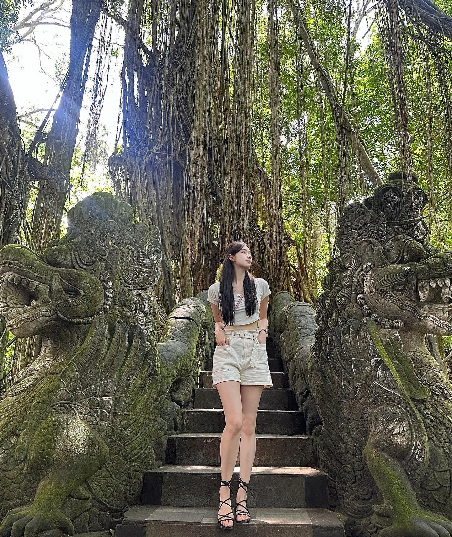 엄마 나 반려원숭이 키울래 🙉
“말이 되는 소릴 해” 

📍Sacred monkey forest, Ubud
#발리여행#우붓여행#몽키포레스트#대학생여행추천 #balilife#ubud#monkeyforrestubud#asiatravel
