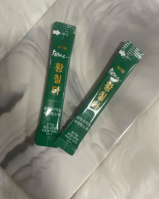 ෆ우지니 on Instagram: "#광고 숙취해소에 좋은 황칠타 제품🤍🥂 황칠타는 인삼나무! 나무계에 인삼이라 하여 인삼나무라는 별칭을 가진 황칠나무는 만병통치약이라는 학명을 가지고