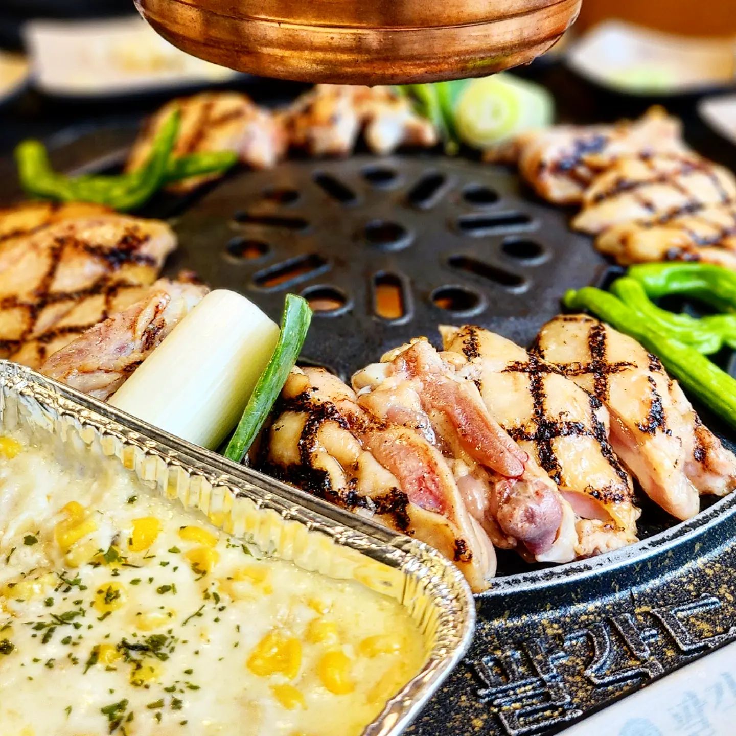 숯불닭갈비🐔🐔
이 날은 몸이 너무 아팠어용 ㅠㅠ 맛있는 음식 앞에서 골골골... 많이 먹지도 못해서 너무 아쉬웠어요 힝🥲
근데 맛은 정말 좋았어요:)
아프지만 않았다면 볶음밥도 맛있게 먹었을텐데!
다음에 오면 아쉽지 않게 먹고가겠어요!!

#먹팔해요 #먹스타맞팔 #먹스타그램 #먹스타 #먹팔맞팔 #먹팔 #먹팔환영 #팔각도 #김포맛집 #닭갈비맛집 #초벌구이 #숯불닭갈비 #김포맛집추천 #골골골