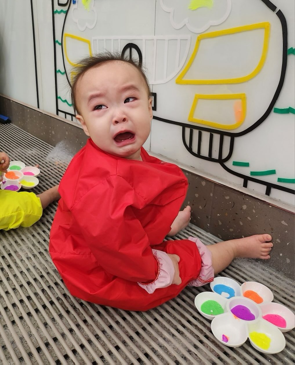 우리 로아가 울보였던가? 🙂‍↔️
다들 잼나게 노는데 왜 혼자만
대성통곡하니? 😩