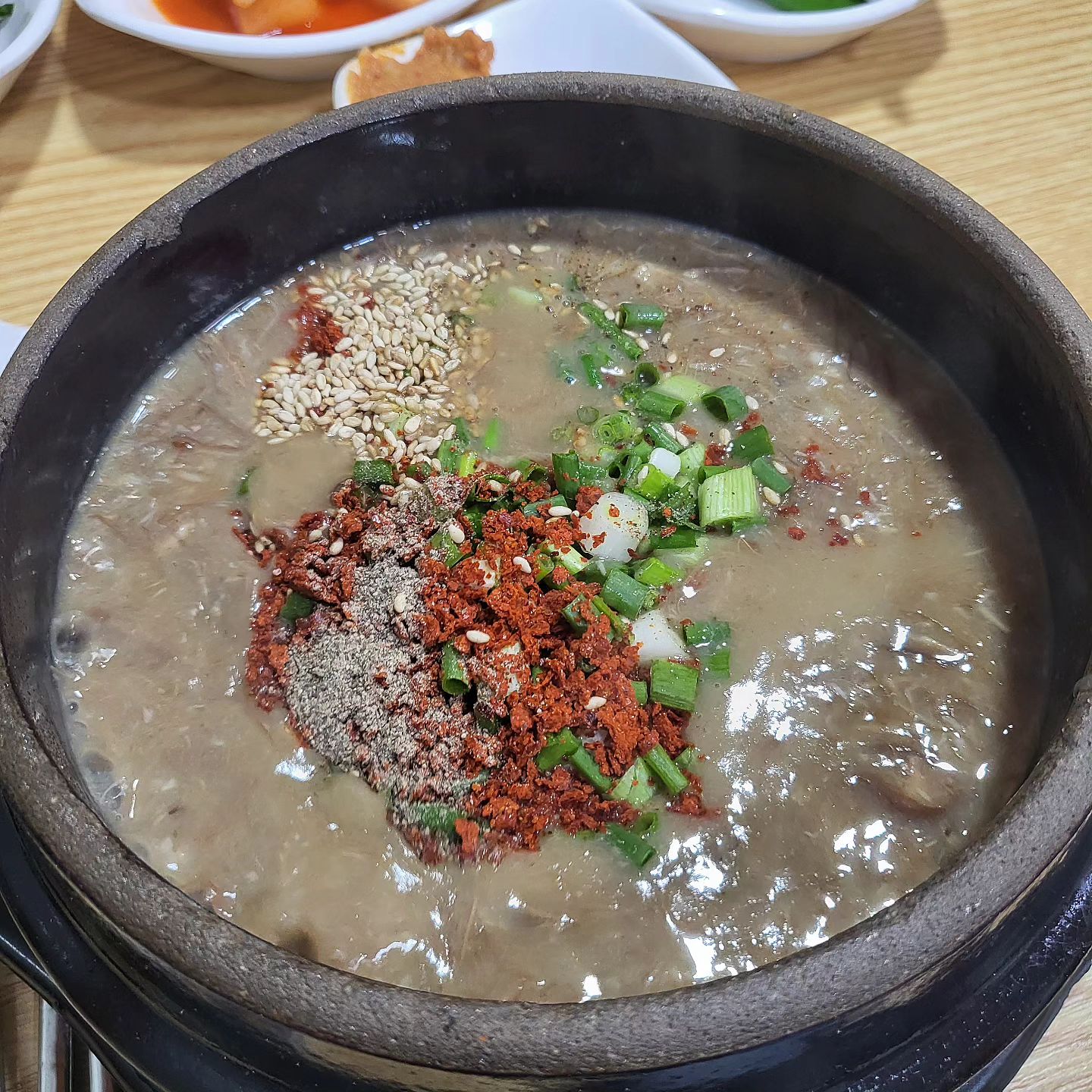 평일 아침 첫 비행기로 가서 자전거 대여하고 8시 반쯤 대기 27번 (앞에 대기 10여 팀) 우진해장국 고사리육개장 완뚝하고 달리기🚲
.
#우진해장국 #제주도맛집 #다투모제주도 #우진해장국웨이팅 #고사리육개장 #제주밥집 #제주공항맛집 #먹스타그램 #먹스타맞팔 #맛집스타그램 #자전거여행 #제주도자전거여행 #제주당일치기 #fff #f4f #foodie #foodstagram #jeju #jejuisland #koreatrip #koreanfood