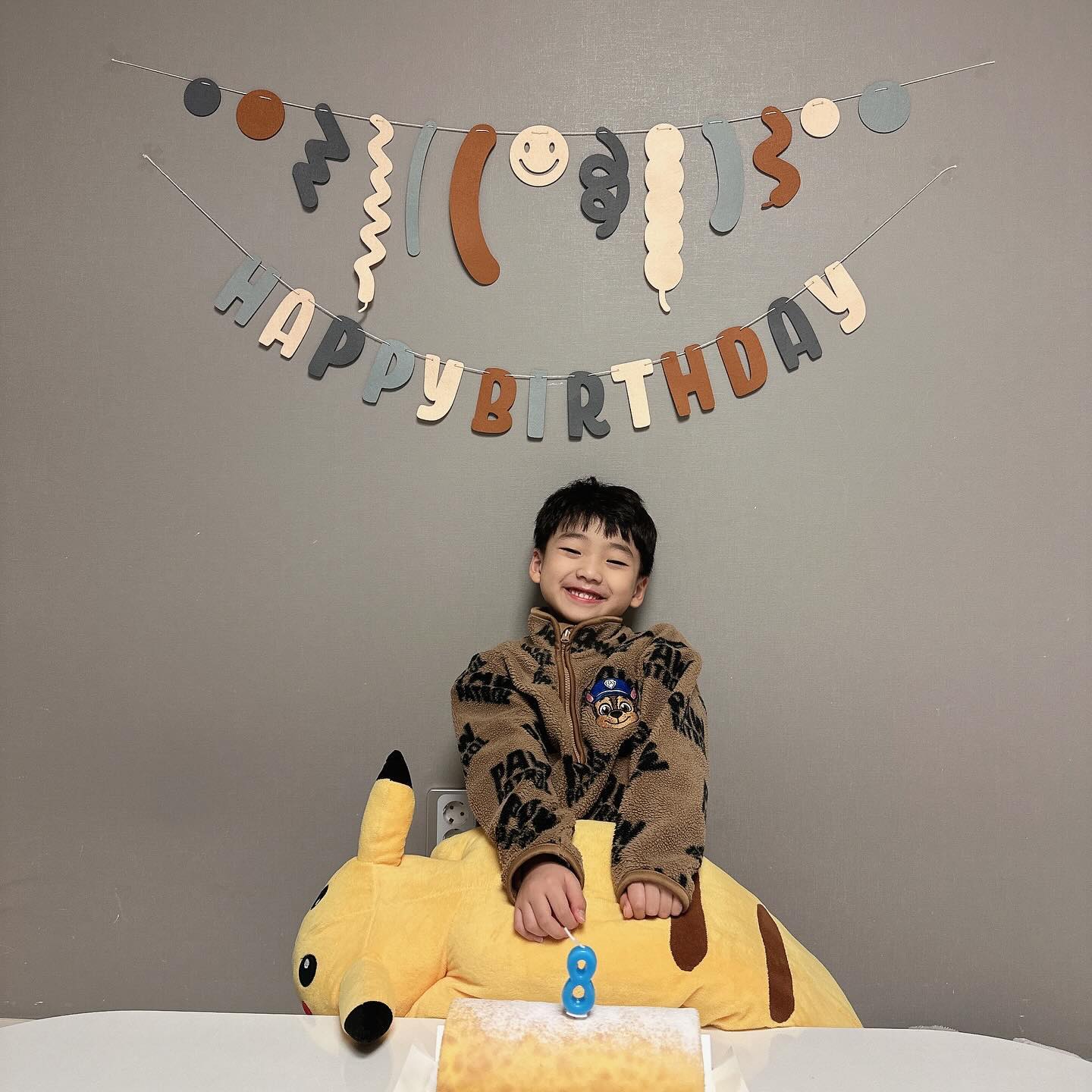 -
후니의 8번째 생일 , 축하해 💛
올해는 학교도 들어가고 , 너의 앞날을 응원해 🙋🏻‍♀️
.
.
.
#후니네일상
#생일 #생일축하해 
#happybirthday #축하해사랑해고마워
