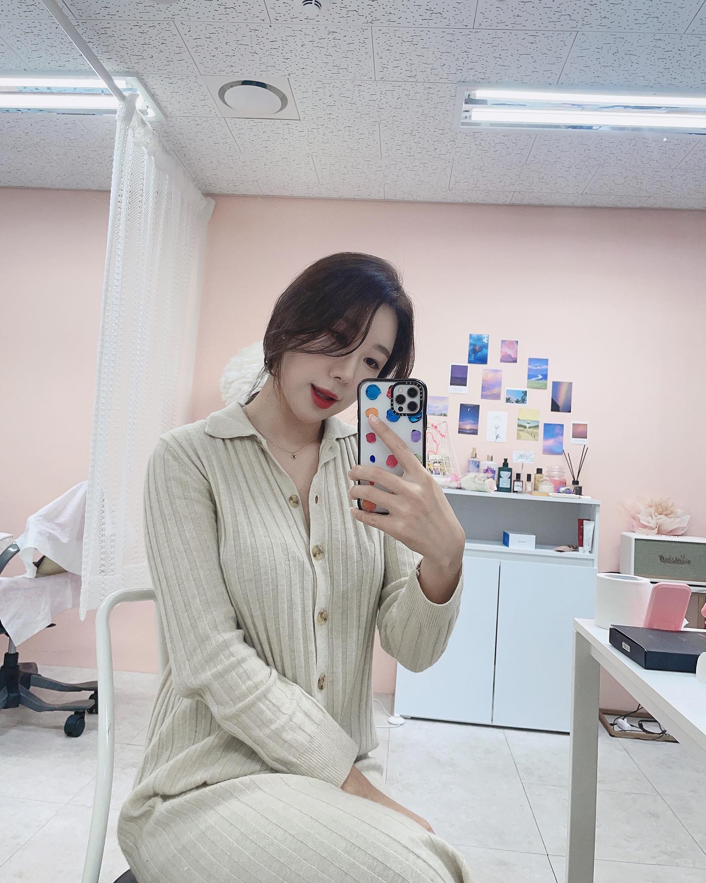 내 머리숱 감당불가능인데
손님 이건 고데기예요😅 머리 해달라고 했더니
😅요런 표정 지으시면서 
맘에들게 해주셨당 금손🥹
염색+매직셋팅펌+레이어드컷