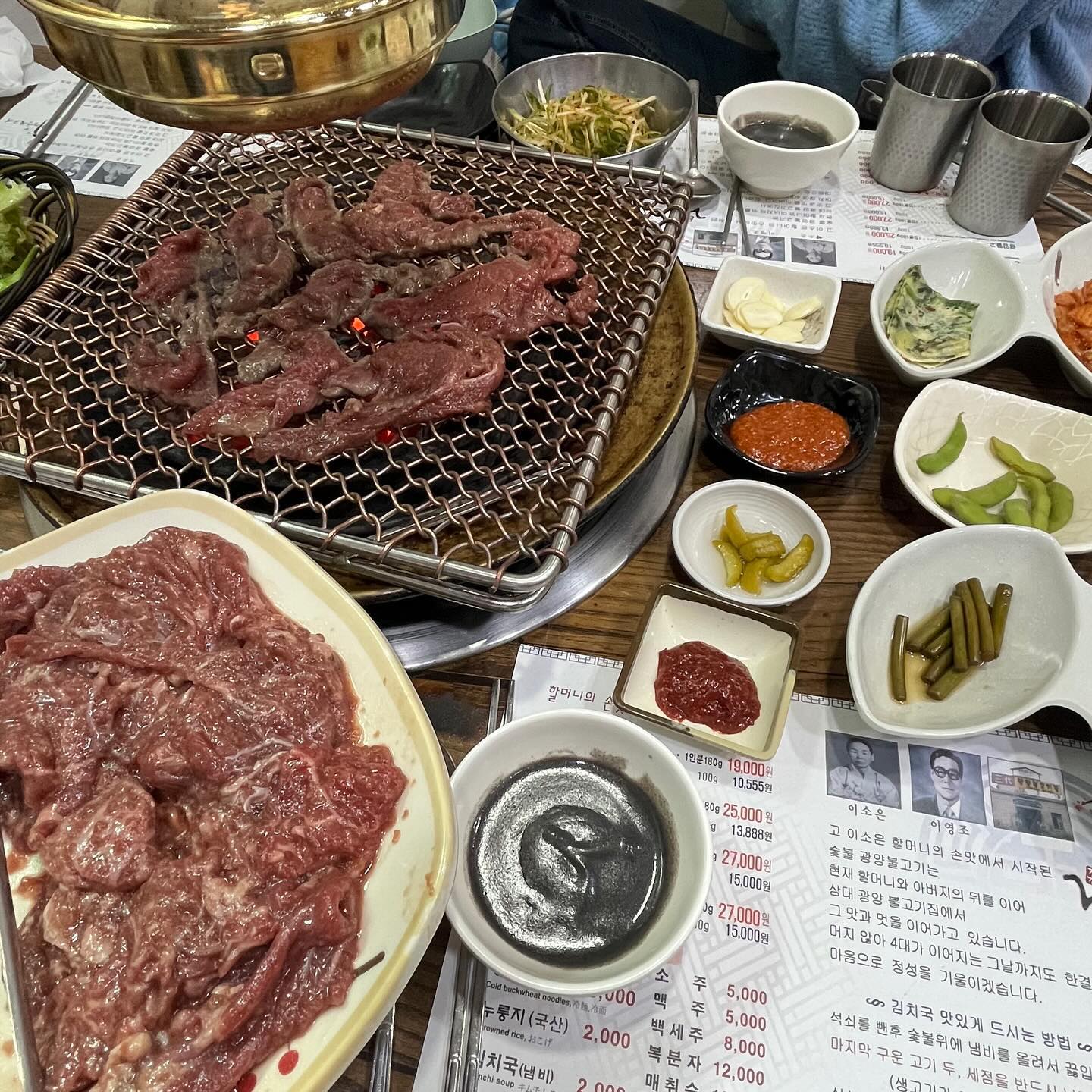 먹지안이 너무 잘먹은 에피타이저 흑임자죽과 메인 한우불고기!

아는맛이지만 너무 맛있다!!🤤
블로그에서 극찬하던 김치국은 왜 극찬하는지 모루겠눙....

#광양맛집 #광양삼대불고기 
#광양아기랑 #뽀로로야고마워