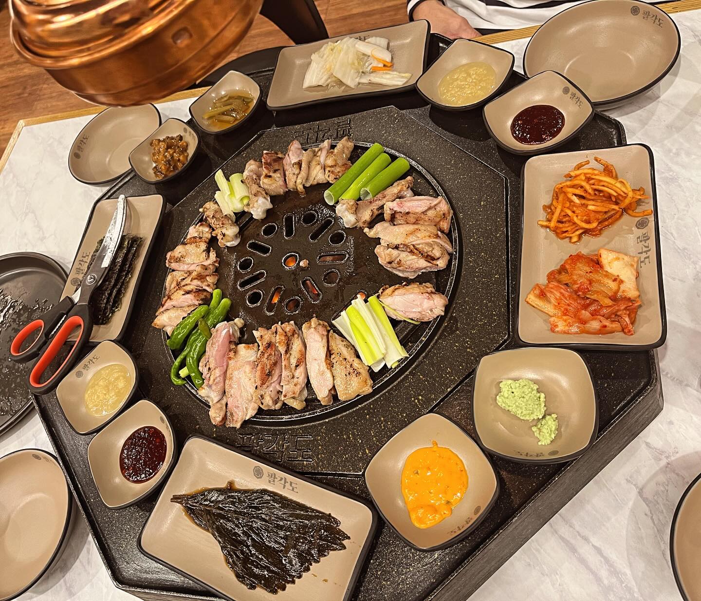 맛있어😋😍 잘먹었어요🫶🏻
#늦은피드 #주말 #팔각도 #특수부위 #특수부위맛집 #닭갈비 #닭목살 #닭안심 #좋은사람들과 #맛있게잘먹었습니다