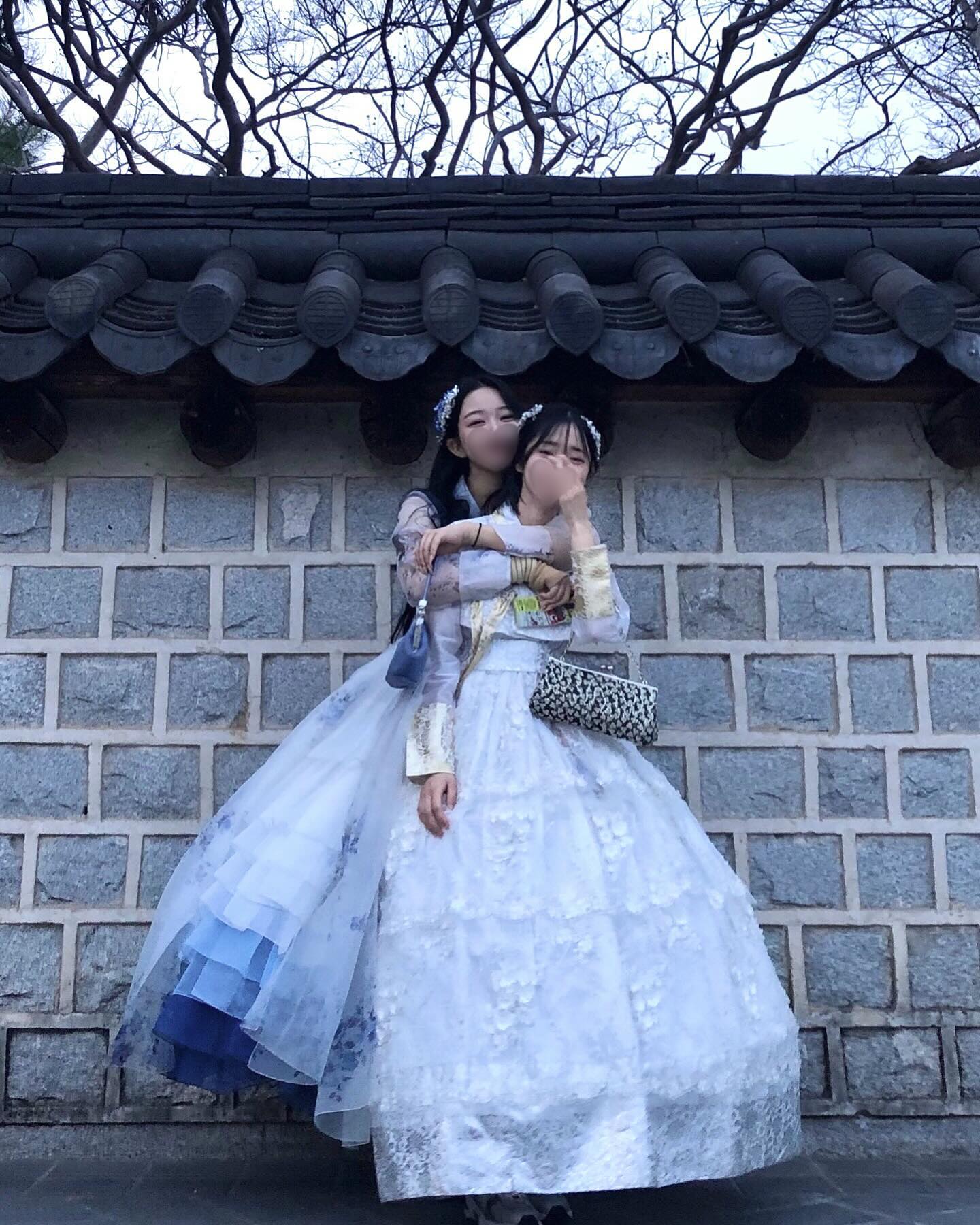 23년 다들 수고 많으셨습니다🩷🩷

그만뒀지만 항상 응원해주시는 단골분들, 

대회 나갈때마다 도와주시고 고민상담도 왕창해주시는 원장님들, 

특히 욕심많은 친구한테 네일 배우느라 맨날 고생하는 지히

다들 24년도 힘내서 네일해요🩷