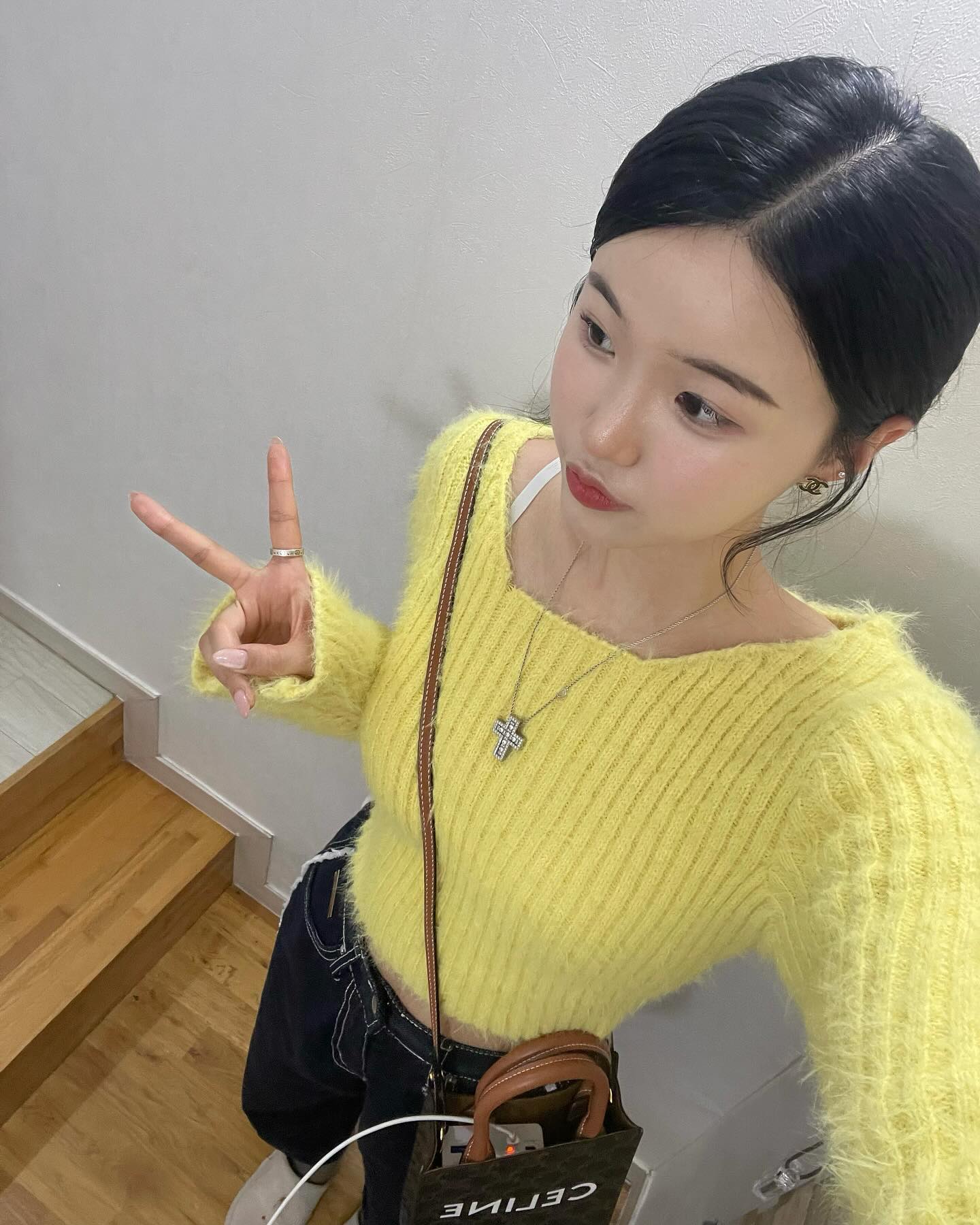 나 노란색 잘 어울릴지두 💛🐥