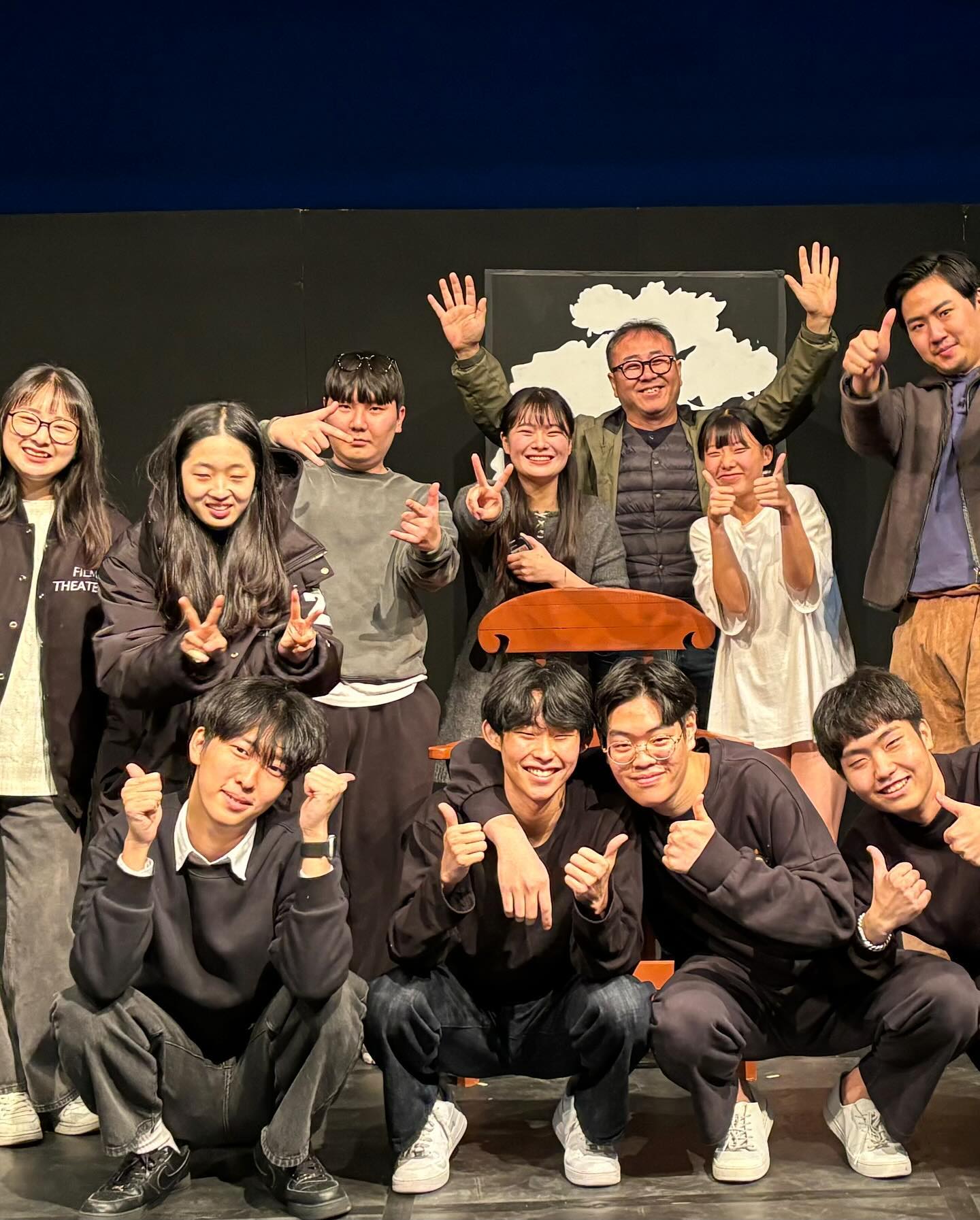 나도 졸업잉뎅용?🎓 

졸업공연 보러와주시분들 감사합니다🤍🤍 선배 후배 동기들 체고👍🏻 멀리서 응원해주신분들도 체고〰️🎀

_워녕, 호랑, 뉸닌수오빠 사진이 없어져떠여.. 🙏🏻🥲