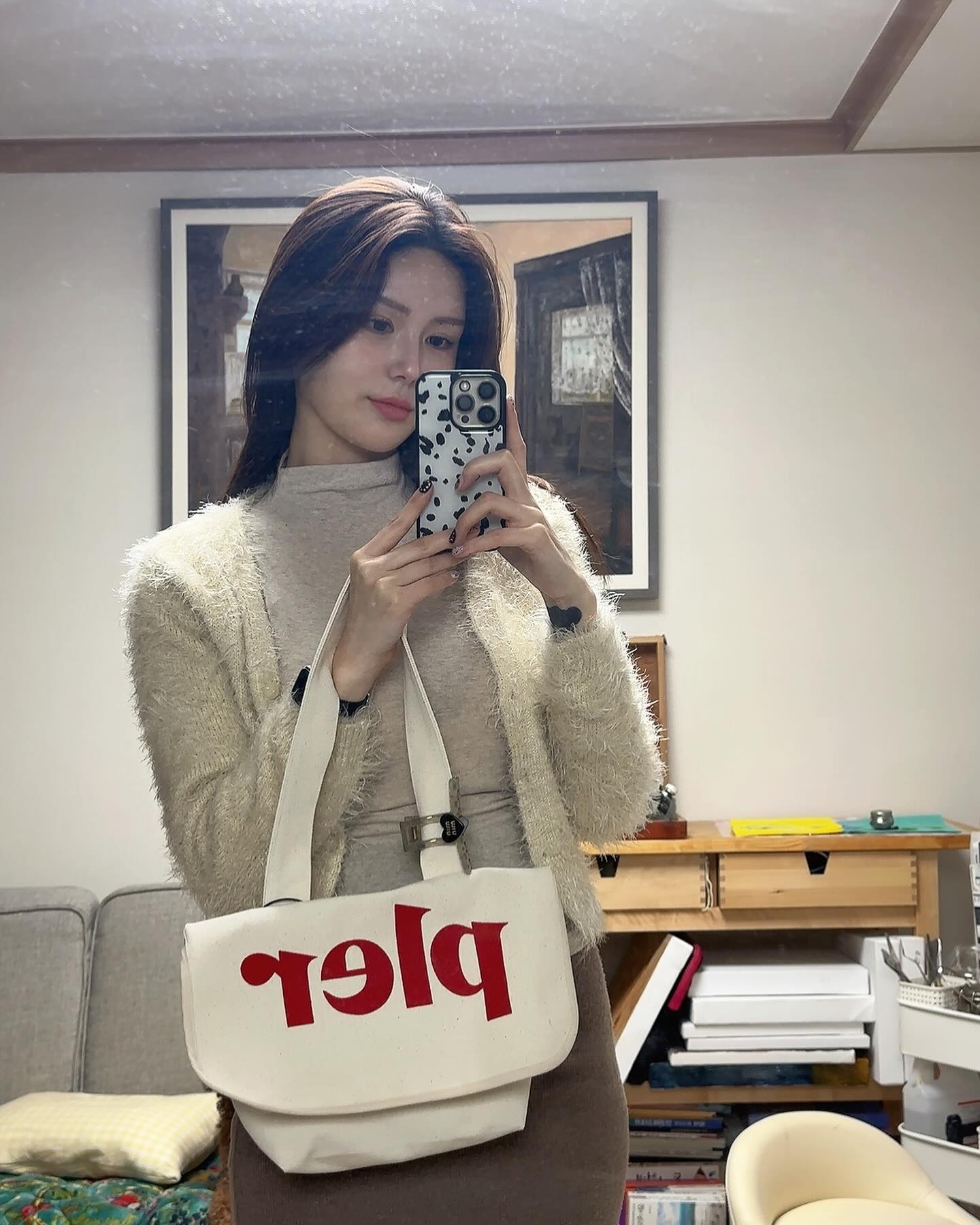 #협찬 #제공 그렇지만, 인스타 후기작성 의무 없음🙅🏻‍♀️
내가 순수 마음에 들어서 쓰는 #pler #ecobag 후기~!

어떤 코디든 찰떡같이 어울리는 #플러 #에코백
요즘 에코백 들기 넘 좋은 포근한 날씨네요🫶🏻❤