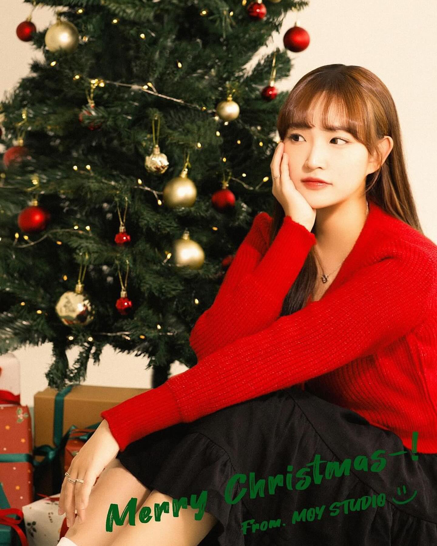 크리스마스를 위해 아껴뒀는데 ... ! 🎄
크리스마스가 끝났다아 ... ｡•.+*

Photo by. moystudio.official 

다양한 소품으로 열정적으로 찍어주신 작가님 🎅🏻
다시 한번 감사해요 🙊✨