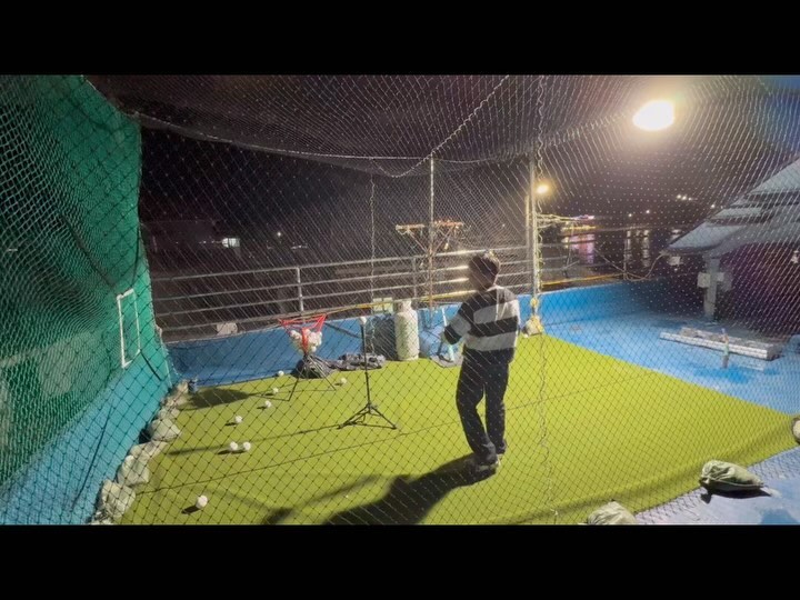 드디어 완성된 아빠가 준비한 ⚾️ 옥상연습장
이제 예성이만 열심히 연습하면 된다

팔펴는 연습 계속해~~
200번 공을 던지고 주워 주었다
내일은 300개 던져줄게
근데ㅋㅋ줄넘기는 언제시작하는거야..

새로산 배트가 땅땅 소리가 안난다며
손맛이 없뎈ㅋㅋㅋㅋ😂 니손에 안익어서그래 킁 

#일상 #연습이답이다‼️ #스윙연습 #배팅연습 #집에서연습하기 #화이팅 #baseball #초등야구 #엘리트야구 #야구선수가꿈이라는귀요미 #집중해야지 #daily