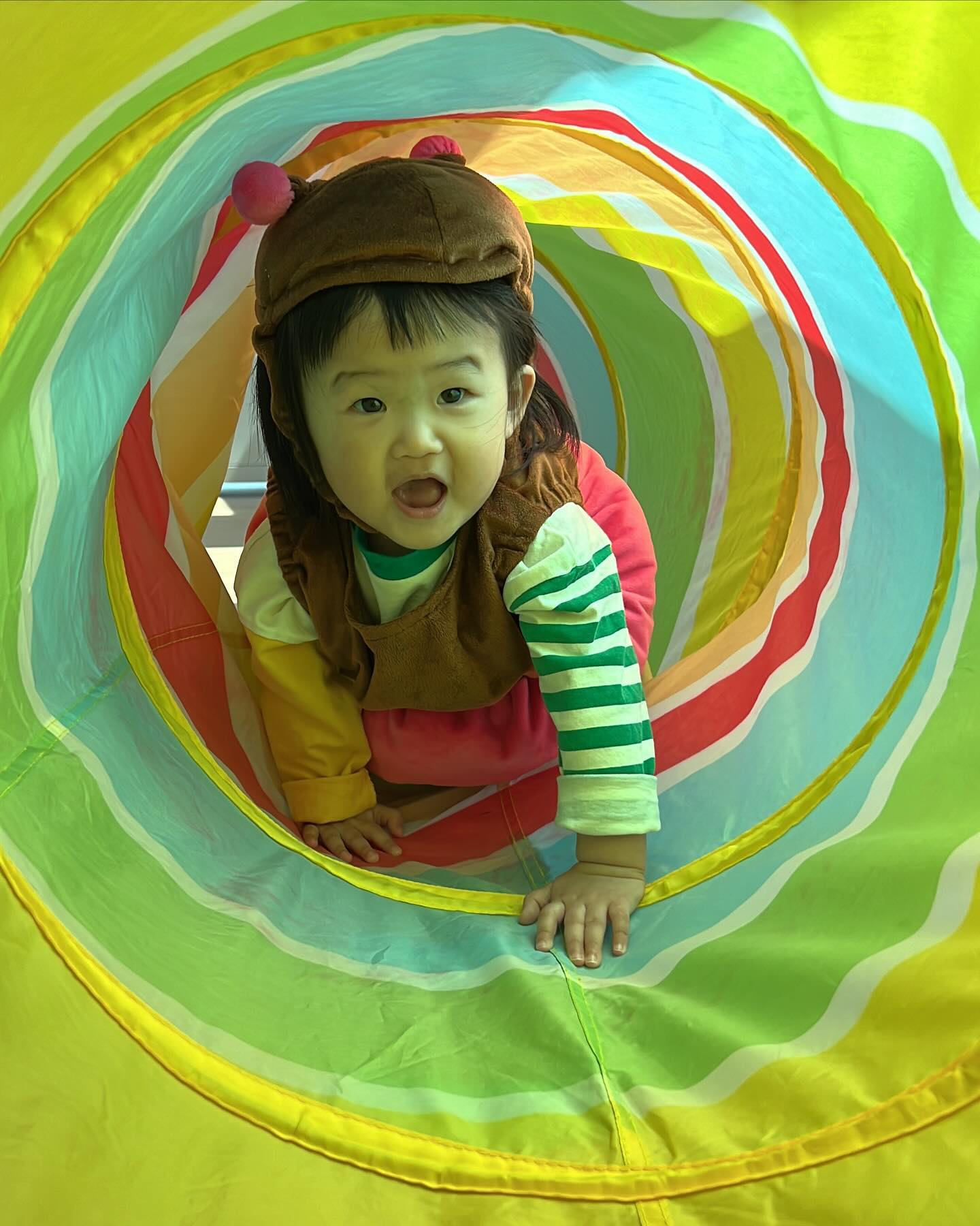 #문센데이 

오늘은 애벌레 ~ 
라윤이 혼자 문센 가쏘요~ (칭구들아 담주봐)

터널 들어가서 기어오는데 
너무 이쁘게 웃으며 오는 우리 이쁜 공쥬 ෆ.̮ෆ
심쿵 💗

두번째 동영상 꼭 보기 💗

#다행복한종합사회복지관 #롤리폴리