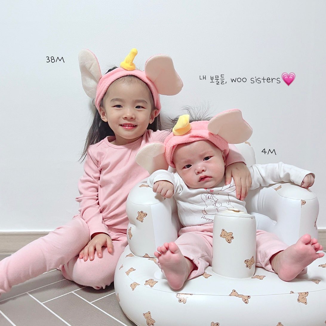 🐷🐯💗🫶🏻
분명 같은 뱃속에서 나왔는데, 
마치 내 동생이랑 나처럼 ㅋ
여누 다누도 닮은 구석 이 없?는ㅋ
ㅋㅋ벌써 다누성향이 눈에 보이는 것만 같고
정말 딴판이다 ㅋㅋㅋ ㅋ다른 매력 ’◡‘ ♡ 
그래서 더 귀여운 내 난쟁이똥짜루들 ㅎ
 ⠀⠀⠀⠀⠀⠀⠀⠀⠀⠀⠀⠀⠀⠀⠀⠀
더 크면 나중에는 서로에게 없어선 안 될
친구 보다 더 가까운 사이가 되어있었으면🤍
 ⠀⠀⠀⠀⠀⠀⠀⠀⠀⠀⠀⠀⠀⠀⠀⠀ 
#사랑해내딸 #홈스냅 
#39개월아기 #5개월아기