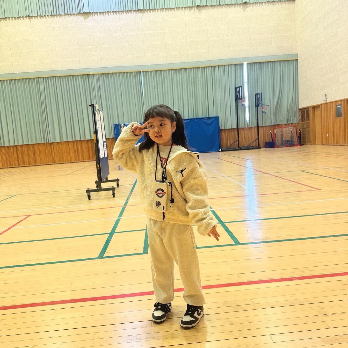 ◡̈𖤐
우리 지아 예비소집일👧🏻
너무 씩씩하고 야무지게 대답도 잘해서 
학교 생활 너무 잘할꺼 같다고 칭찬 받고 왔대여 (*☻-☻*)

((겪어 보세여 선쉠미…^^))

준비물 가방하고 실내화만 있는거 실화가;;

#예비소집일🏫 #초등학교입학 #예비초딩 #1학년 #초등학생 #예비초등학생