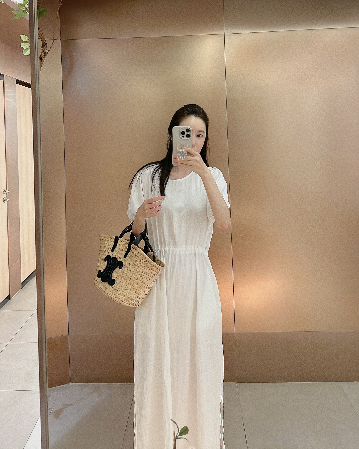 오늘 서울서 일 잘보고
지금 저는 다시 대구로 가요.

마치고 나오는 길에
주은이랑 저 복잡한 길을 걸으면서
두런두런 사는 이야기도 하고

이제 다시 대구로 가는 길이에요.

이따 우리 저녁 맛난거 드시고
저녁라이브 방송으로 만나요~😊

#서울출장