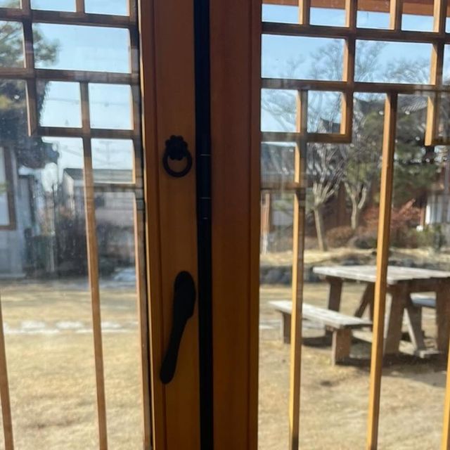 현지 on Instagram: "🏠 행궁동 카페도화 - 전경이 예쁜 데이트카페 🏠 경기도 수원시 팔달구 정조로 887 카페도화 행궁동카페 카페도화입니다 :) 🏠 아침 7시부터 밤 11시 늦게까지 연중무휴로