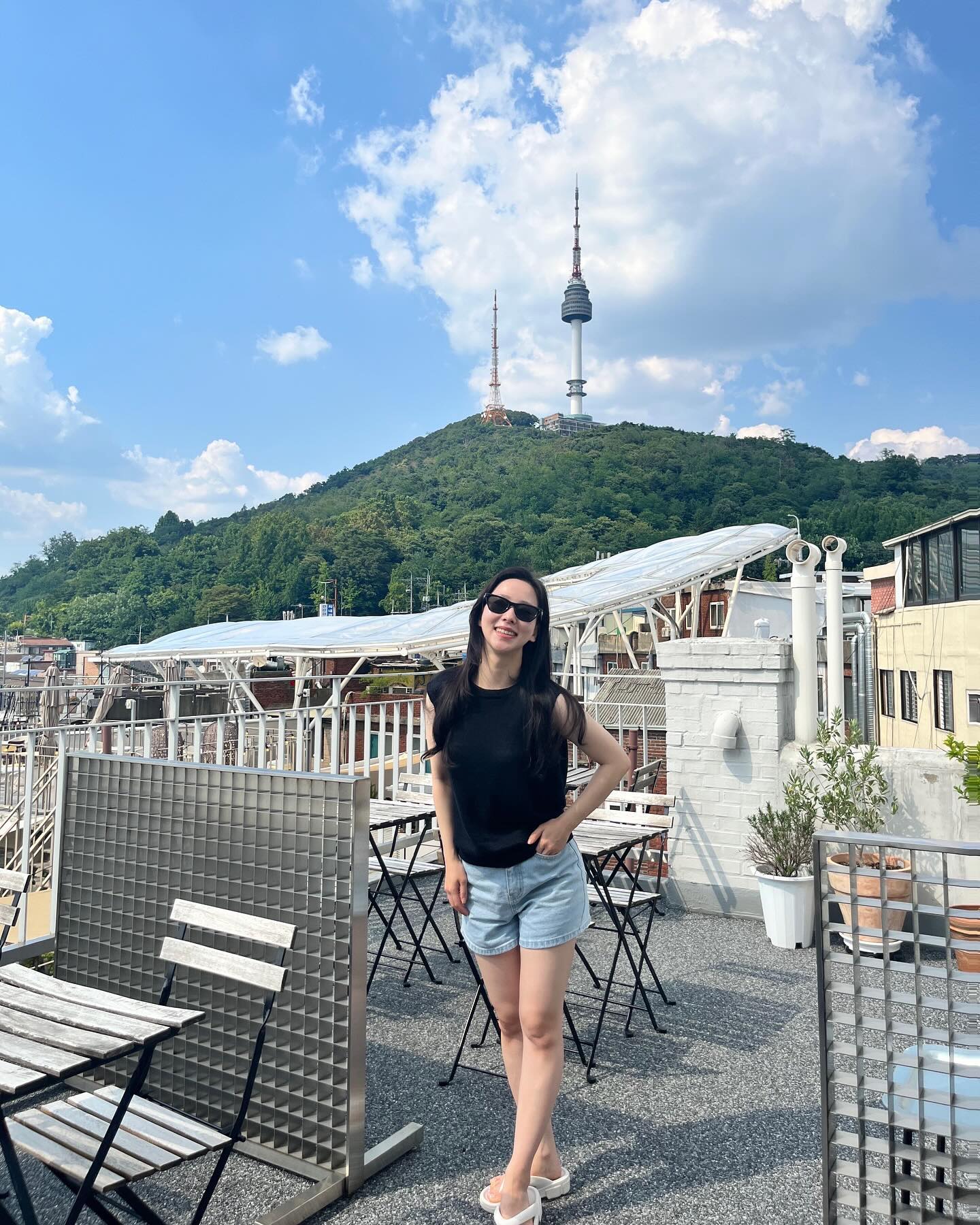 평일 이틀 휴가 넘 칭찬해〰️🤍
해방촌 신흥시장 - 남산 명동 돌아다니면서 서울여행하기 잼 
10장이 부족하게 너무 맛있게 먹고 놀았던 1.2초 같았던 휴가
잠깐의 행복 안고 내일 출근할 우리 화이팅해👊🏻

#여름휴가 #서울여행