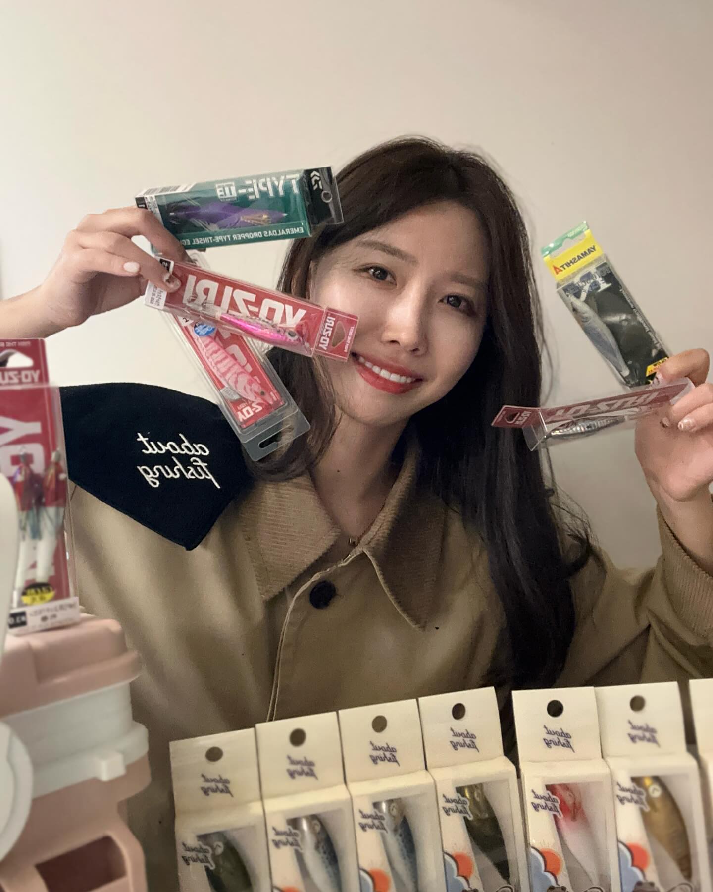 심해 갑이 시즌맞이 미스터리박스 쭈갑을 신청해봐따! 🥸 두구두구결과는!? 

요즈리 잔뜩, 야마시타, 에쿵에기, 피싱타올, WING 선글라스까지!!!!! 미쳤다 더 살껄.......🤤

이정도면 뽑기대성공! 

앱에서 15만원상당의 제품이 들어있는 박스를 코인적용하면 무려 4만원대에 살 수 있다! 
(미리 알려드렸어야했는데 어느새 품절이라 자랑만 해본다...✌️😿)

aboutfishing_official 에서 이런 개꿀 이벤트 놓치지 맙시당!!

*제품을 협친받아 작성한 리뷰입니다*

#어바웃피싱 #미스터리박스 #낚시어플 #낚시앱 #aboutfishing #심해갑오징어낚시