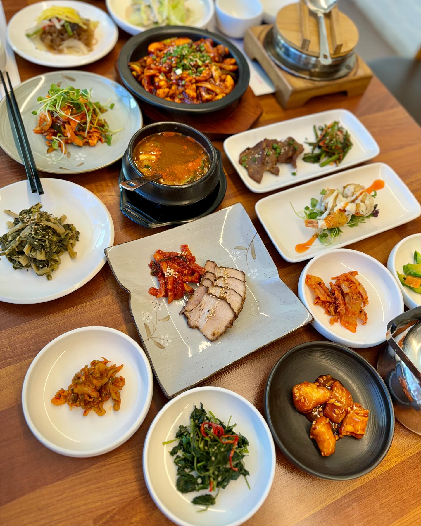 #오랜만 #백운호수 #오늘도 맛있게 냠냠
#한정식사계 
.
.
오랜만에 백운호수에서 친구와 힐링~
점심 가성비 좋네요~~~
재료도 신선하구 
정성스럽게 나오는 반찬과 돌솥밥
대파불고기랑 갑오징어 한상~ 맛있게 냠냠 ㅎ

식당 서비스 커피들고
백운호수 산책~ 수다 삼매경까지
소화 다 댔어요 크크크

#백운호수한정식사계 #백운호수맛집 #백운호수한정식 #의왕가성비맛집 #의왕상견례 #데이트 #한식