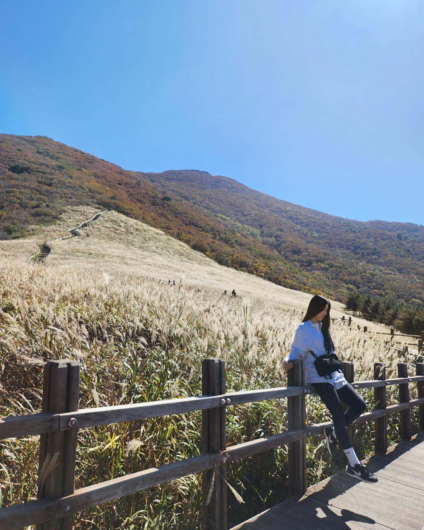 -
2023년 미화 가을도 끝 🍁🍂
주말 비소식에 불국사 단풍놀이는 
아쉽지만 내년으로 〰️✋🏻 
 
맛있는거 있음 하나라도 더 챙겨주려는 언니들과 
주말에 자유부인 원하는 그녀들과
함께한 가을날 〰️🫶🏻

#이제#겨울준비