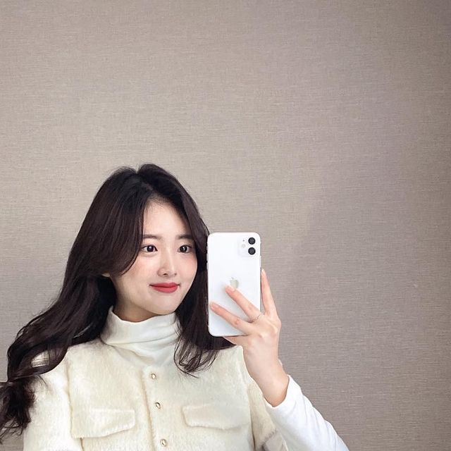 윰찌 on Instagram: "#event #gift 🎁 안뇽하세여❄️ 윰찌에욤🤍 모두덜 즐거운 크리스마스 보내구계신가여 ㅎㅎ 저는 내일 연차라서 오늘도 아주 알차게 보내구있어용🎄 오늘은 실내에 많이