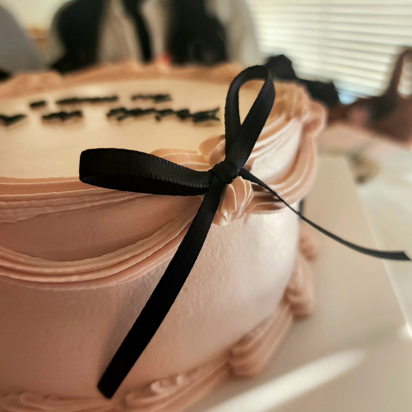 청첩장 모임으로 바쁜 요즘🩷

정말 생각치도 못한 선물도 받고, 케이크도 받고,
'나 이렇게 사랑받고 있구나' 하면서 
더욱 주위 사람들에게 감사함을 느끼고 있어요!

오랜만에 만났음에도 불구하고, 
너무 축하해주는 내 친구들💓 

그거 아세요?

저 이 친구들 직장에서 만났어요🥹🫶

어린이집.. 너무 힘들었지만 소중한 인연을 만나게 해줘서
참 고마운 것 같아요🩷

-

요즘 통 바빠서 일도 쉬엄쉬엄 했는데 
그래도 4일동안 꽤 쏠쏠히 벌었어요💰✨️

고마운 칭구들에게 맛있는 밥도 사주고
너무 뿌듯하면서 기분이 좋아요오!💓

나누는 삶, 이게 진짜 행복이죠🩷

이러려고 돈버는 거 아니겠어요오?😖💓

#역시_온라인_수익화가_최고지
#언제_어디서든_편하게_돈벌기 

#문의는_프로필_링크로❤️