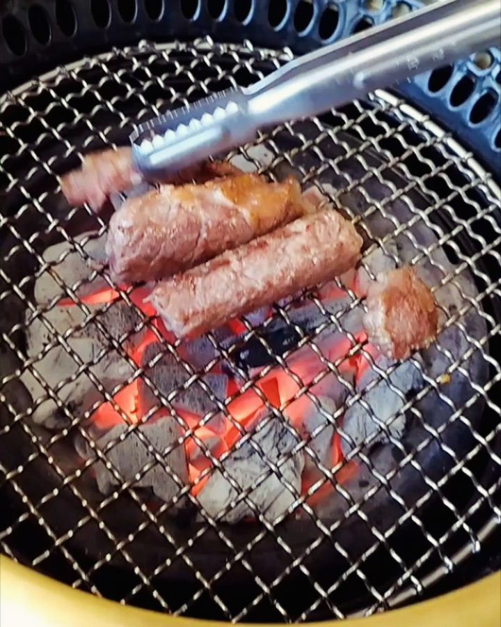 오랜만에 석촌호수~꼬꼬~
벚꽃이 아쉽게 펴서..
한우로 위안을 ㅋㅋㅋㅋ
브런치로 소고기에 낮맥 한 잔~ㅋ
이번주면 만개 할 듯~

2층이라 전망도 굿굿~
언니 덕에 눈호강 입호강 한 날~

.
.
#석촌호수맛집 #광화문등심 #벚꽃축제 #석촌호수데이트 #석촌호수소고기맛집 #벚꽃명소