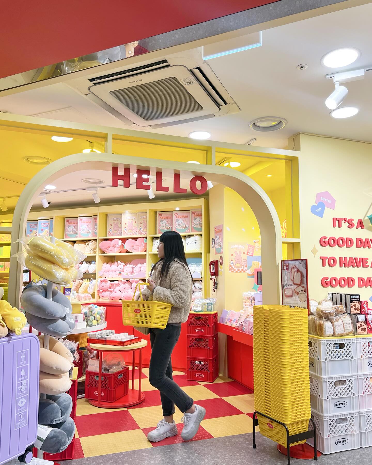 🧸
아기자기한 인형들이 가득한
#버터샵
지나치믄 앙되디

또 못지나치는  곰돌이푸우가 모여있는이곳
🧸🧸🧸🧸🧸
인형곰돌이푸는 참이쁘고 사랑스러운데
인간곰돌이푸는  맘에안들어😤☹️

곰돌이푸 인형 수집하러 
여행떠나기가
나의 새로운 #버켓리스트✔️