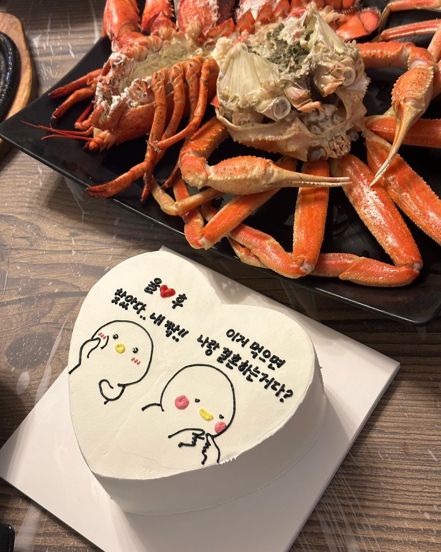평소처럼 아무생각없이 룰루랄라 경락받고 룰루랄라 차 탔는데 
띠용?! 😲 
뒷 차 한테 사랑고백하며 다닌 하루 😎
몰래 꼼지락 꼼지락 준비하느라 고생해따 🫰🏻고마옹 🫶🏻

D-10 💍 
W. daily_whoo 

#예비부부 #신혼부부 #예신 #예랑 #결혼준비 #부산 #부산예신 #일상 #🫶🏻 
#찌오 #찌그렁오리 #찌오케이크 #해운대 #광안리 #민락 #대게 #랍스타