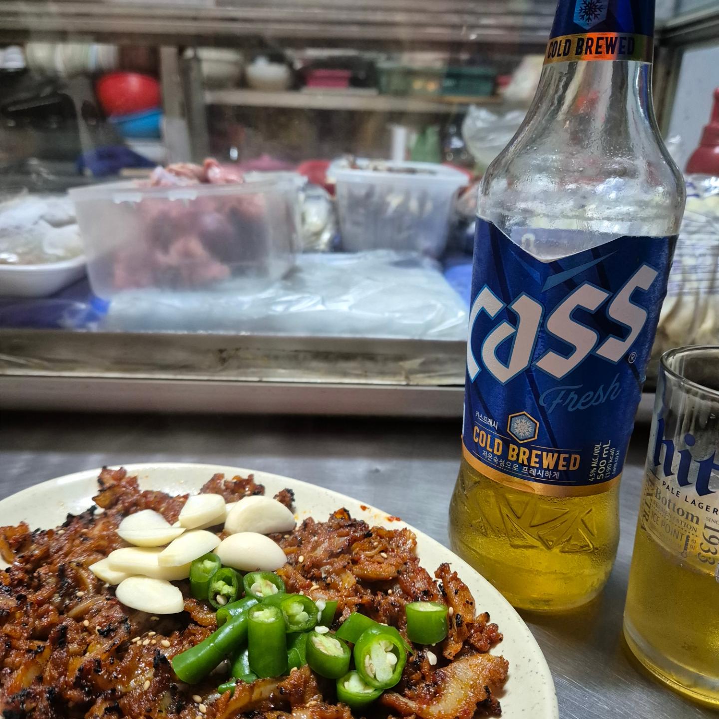 #오랫만

타닥타닥 연탄에 오돌뼈굽는소리
타닥타닥 빗방울떨어지는소리
오랫만
몇년만
포차

#부산맛집 #양산맛집 #정관맛집
#양산포차 #포차맛집 #노포맛집
